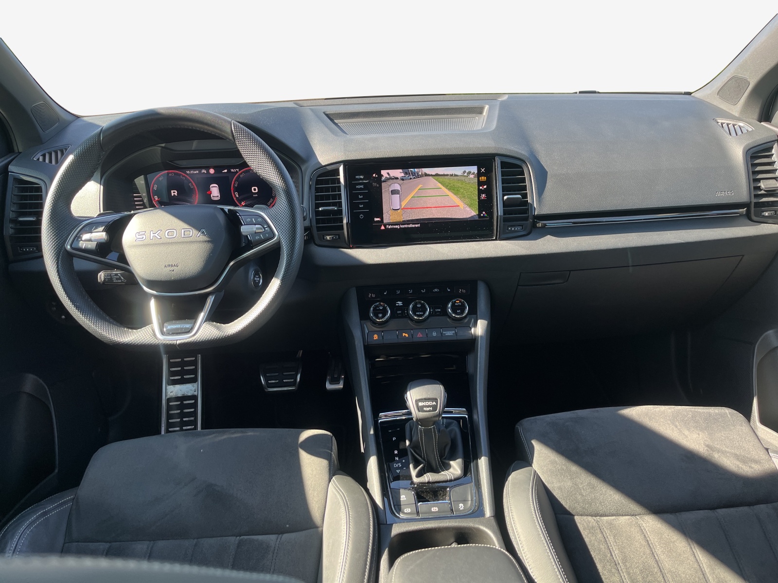 SKODA Karoq 2.0 TSI SportLine 4x4 DSG-image-8