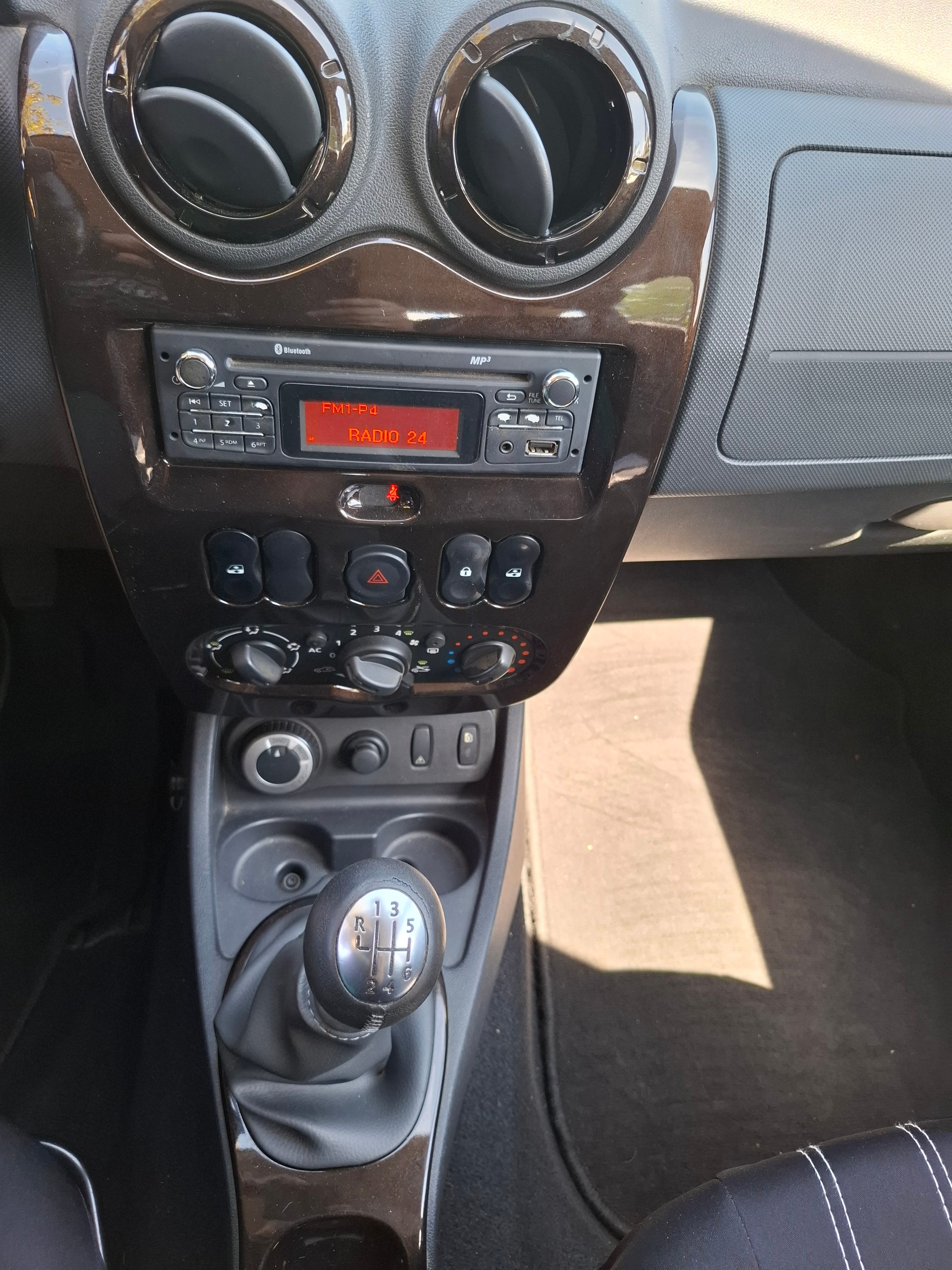 DACIA Duster 1.6 4x4-image-12