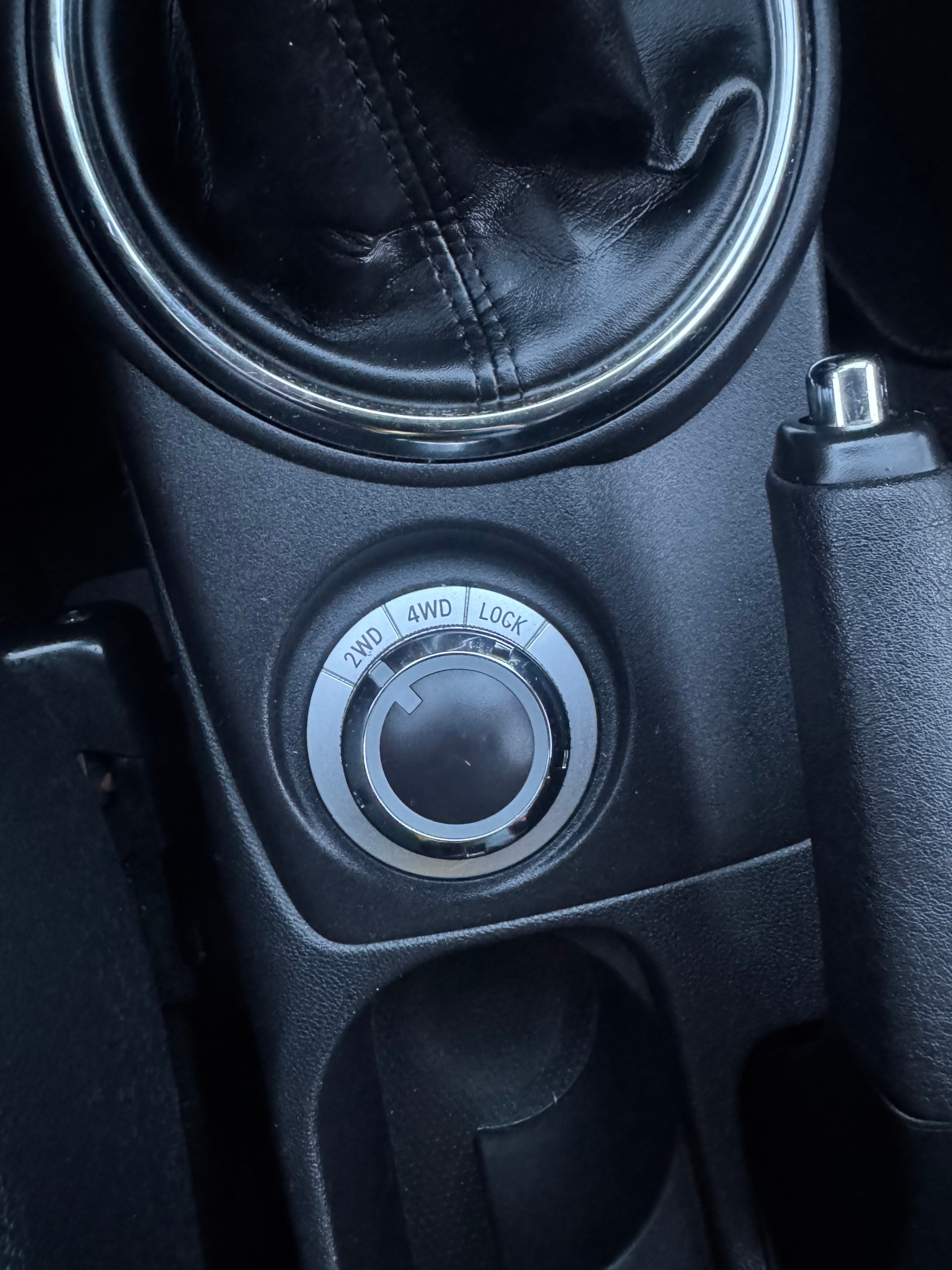 PEUGEOT 4008 1.8 HDi Allure 4WD-image-8