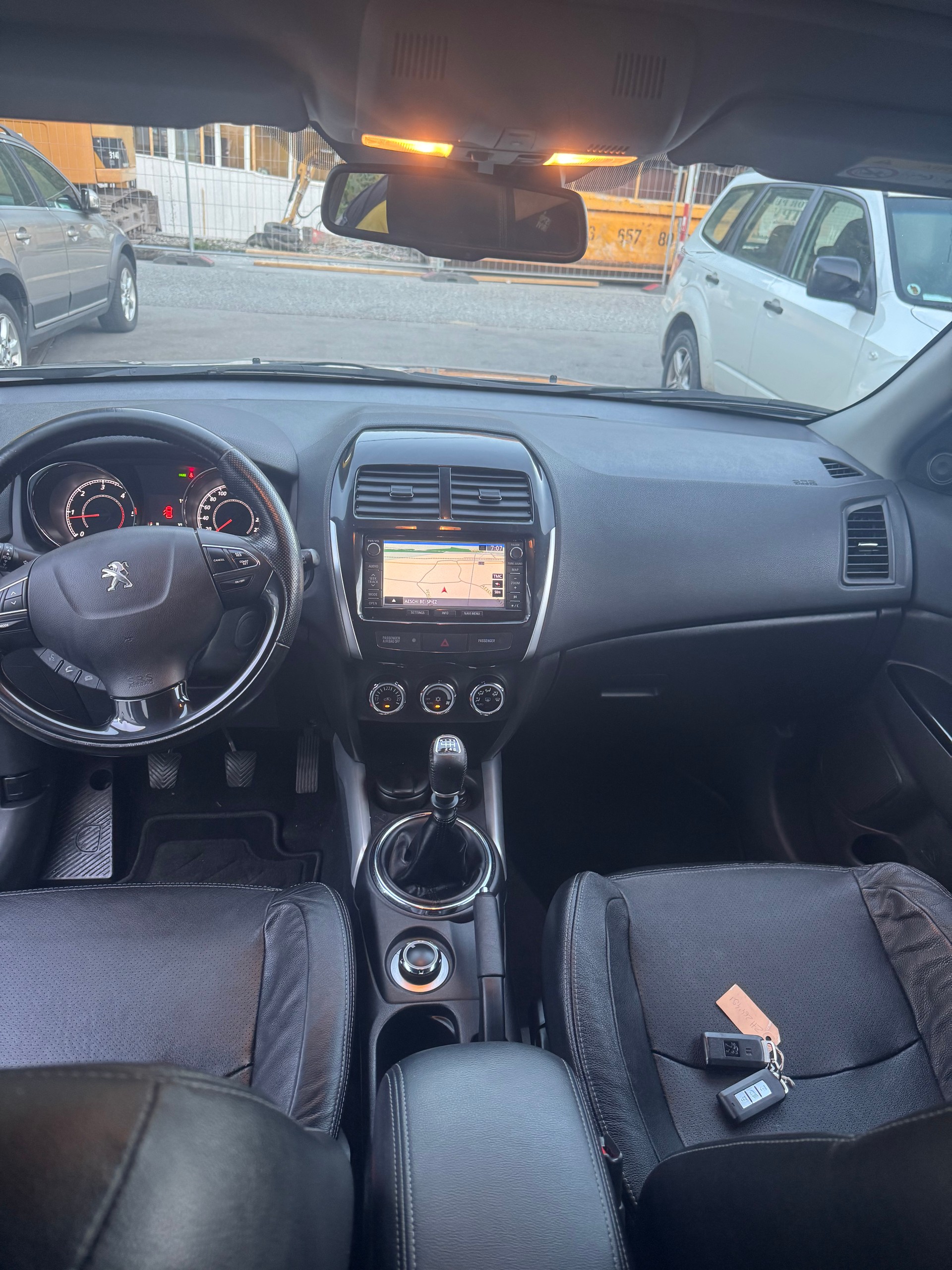 PEUGEOT 4008 1.8 HDi Allure 4WD-image-9