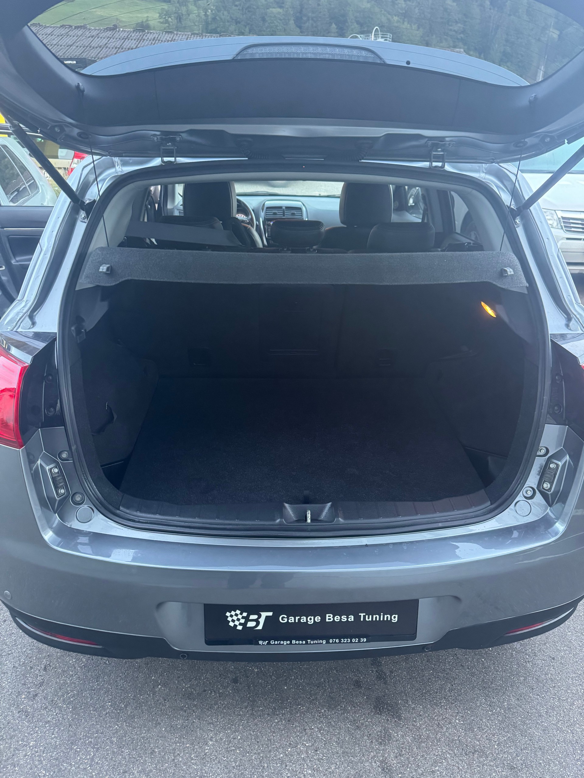 PEUGEOT 4008 1.8 HDi Allure 4WD-image-10