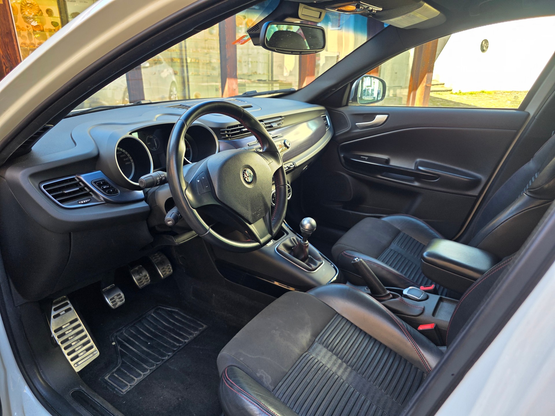 ALFA ROMEO Giulietta 1750 TBi Quadrifoglio Verde-image-14