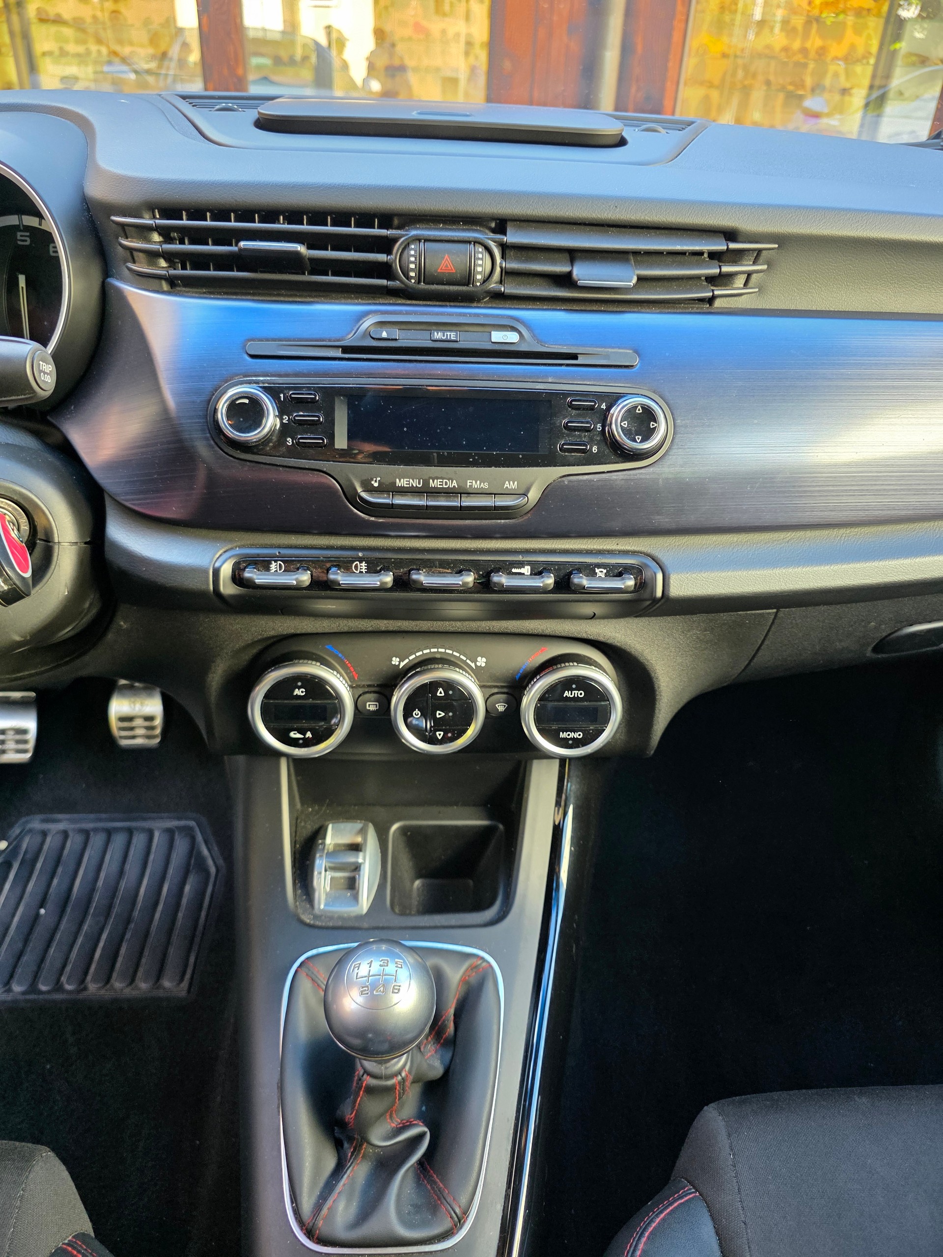 ALFA ROMEO Giulietta 1750 TBi Quadrifoglio Verde-image-12