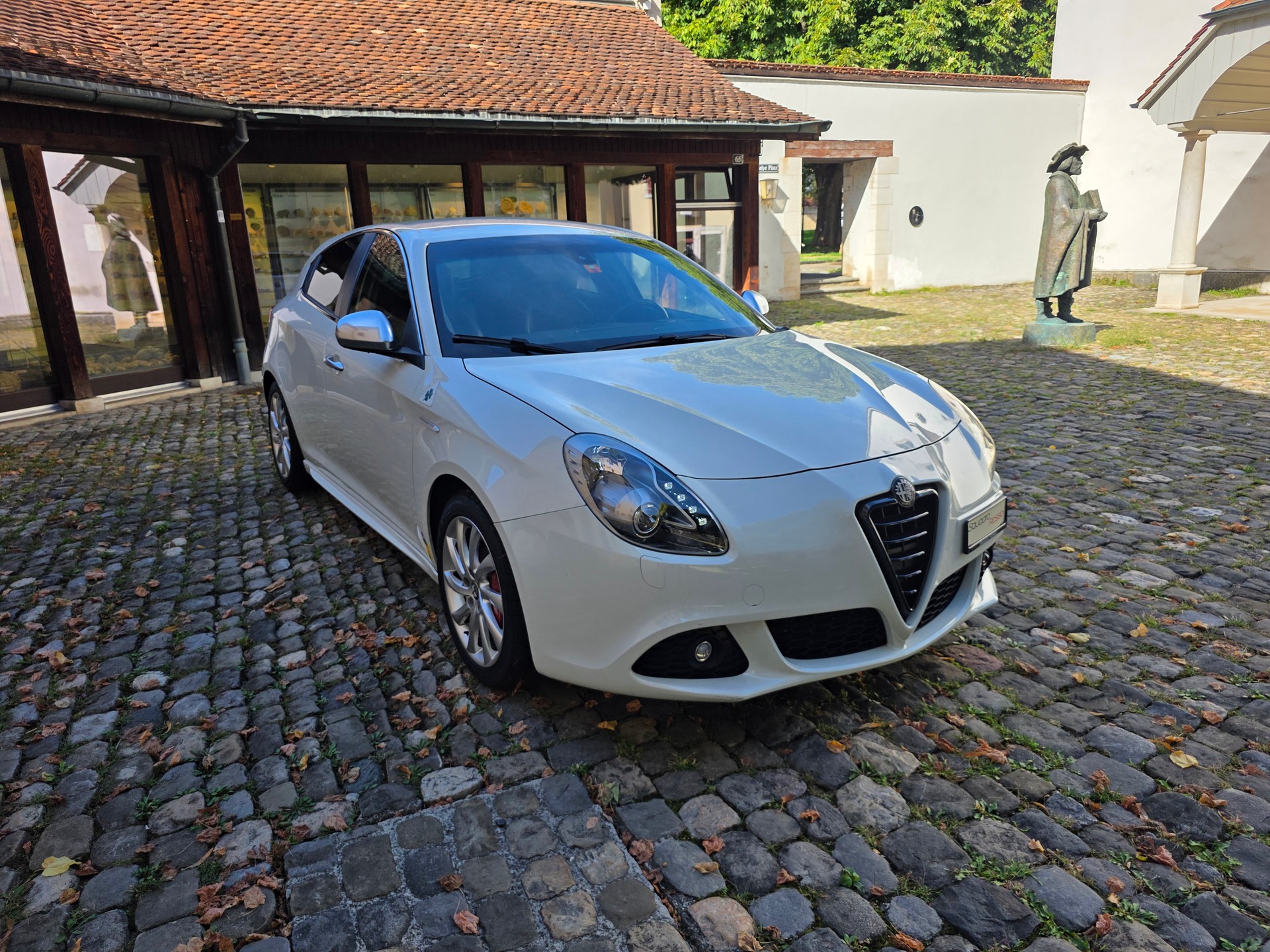 ALFA ROMEO Giulietta 1750 TBi Quadrifoglio Verde-image-1