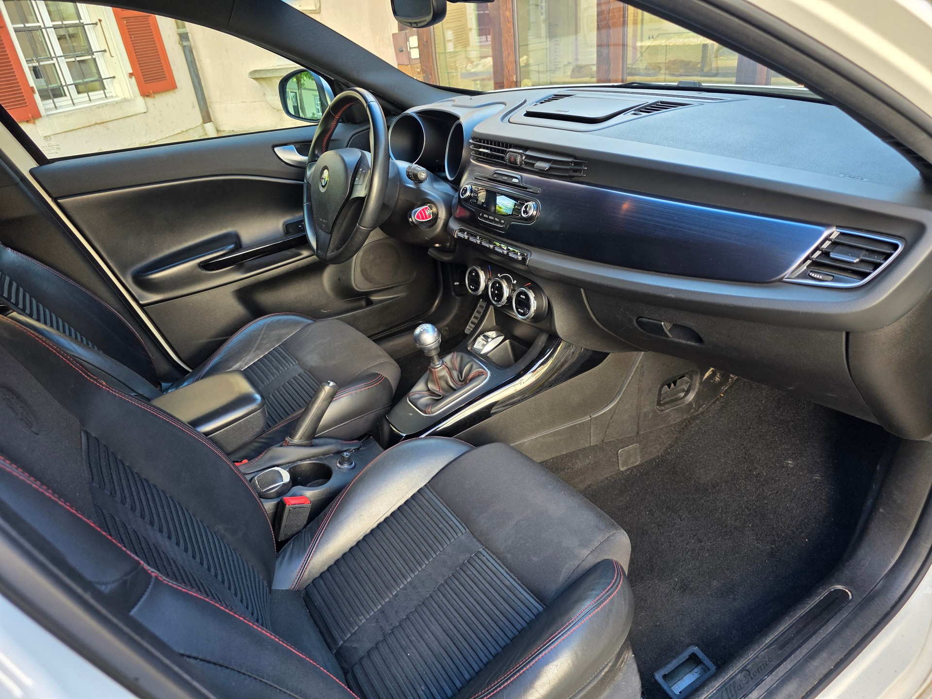 ALFA ROMEO Giulietta 1750 TBi Quadrifoglio Verde-image-10