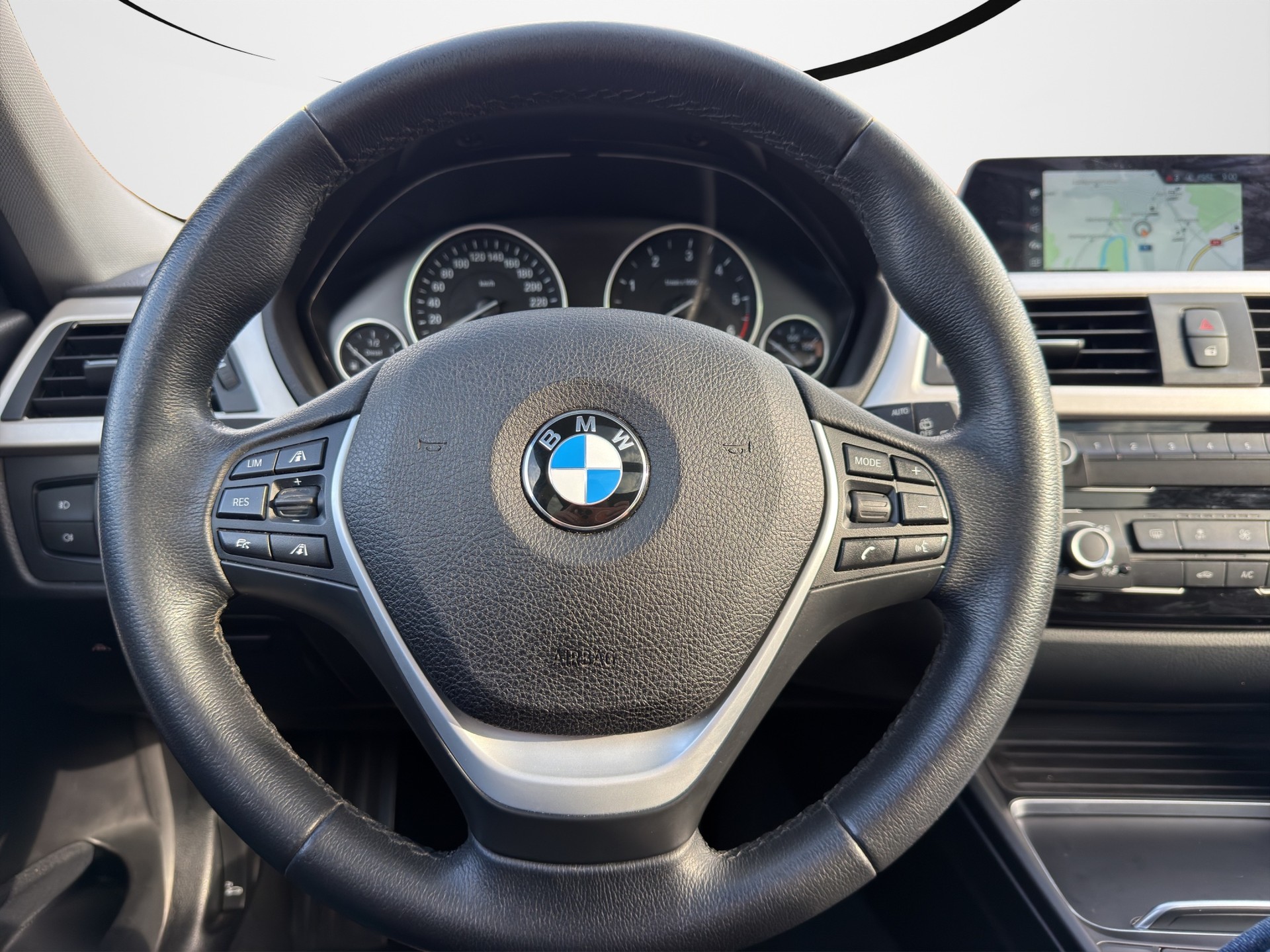 BMW 320d xDrive Touring Edition Sport Line Steptronic-image-14