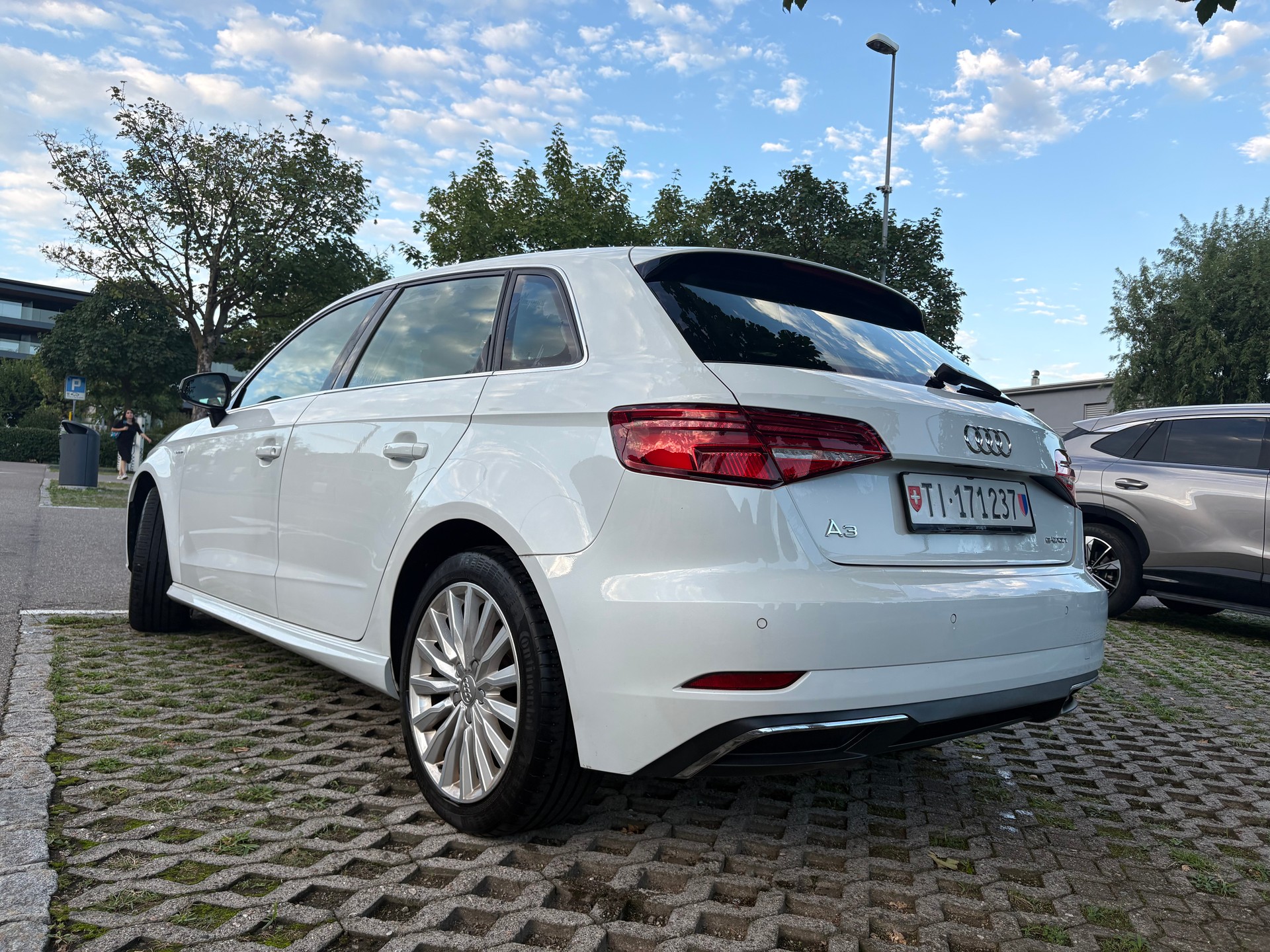 AUDI 1.4 T FSI e-tron Sport S-Tr.-image-1