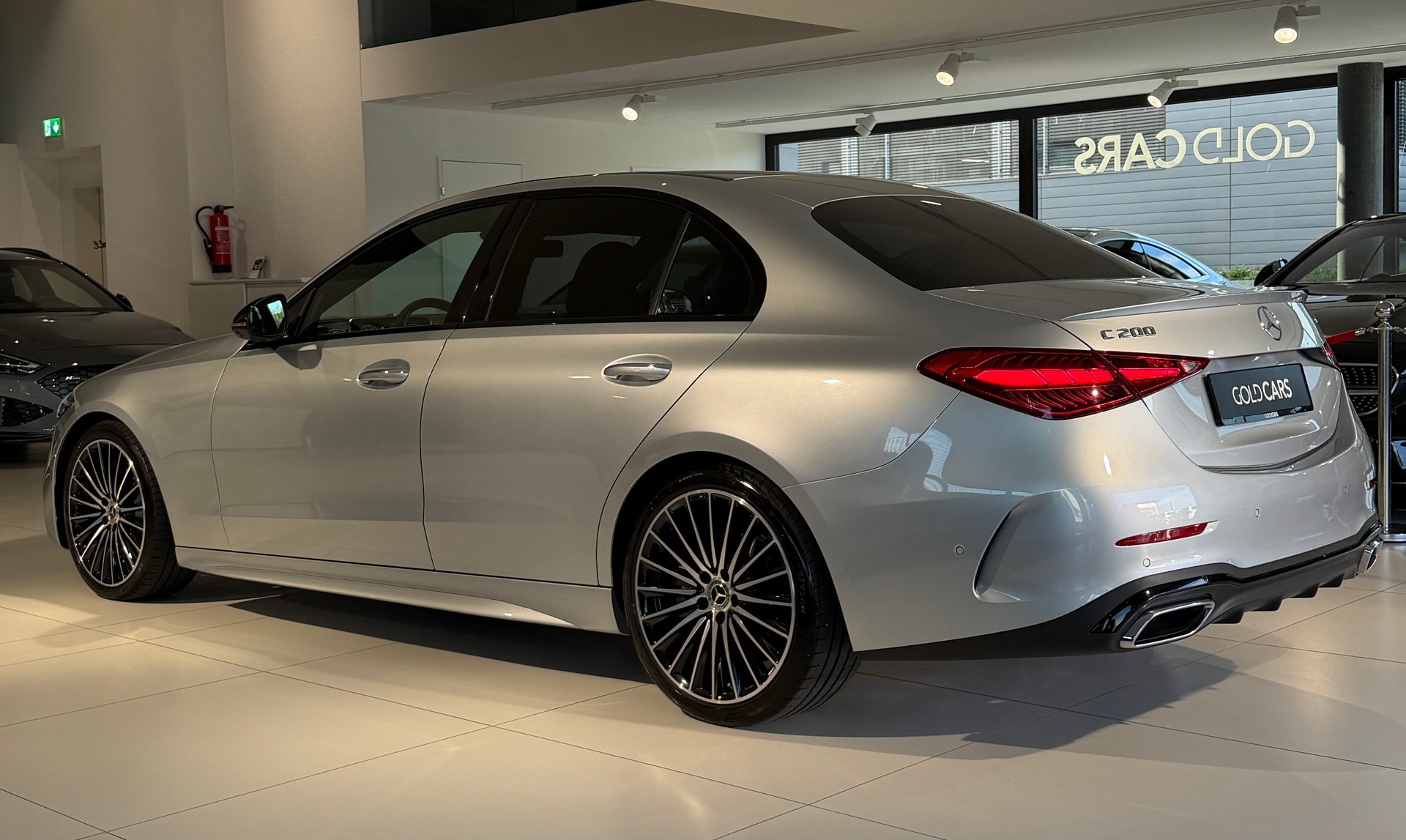 MERCEDES-BENZ C 200 4Matic AMG Line-image-4