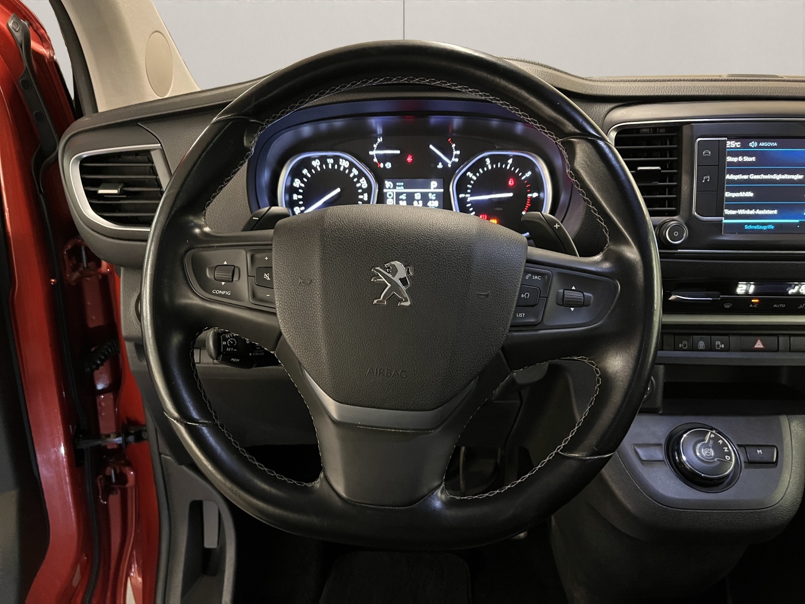 PEUGEOT Traveller Standard 2.0 BlueHDi 180 Business S/S-image-8