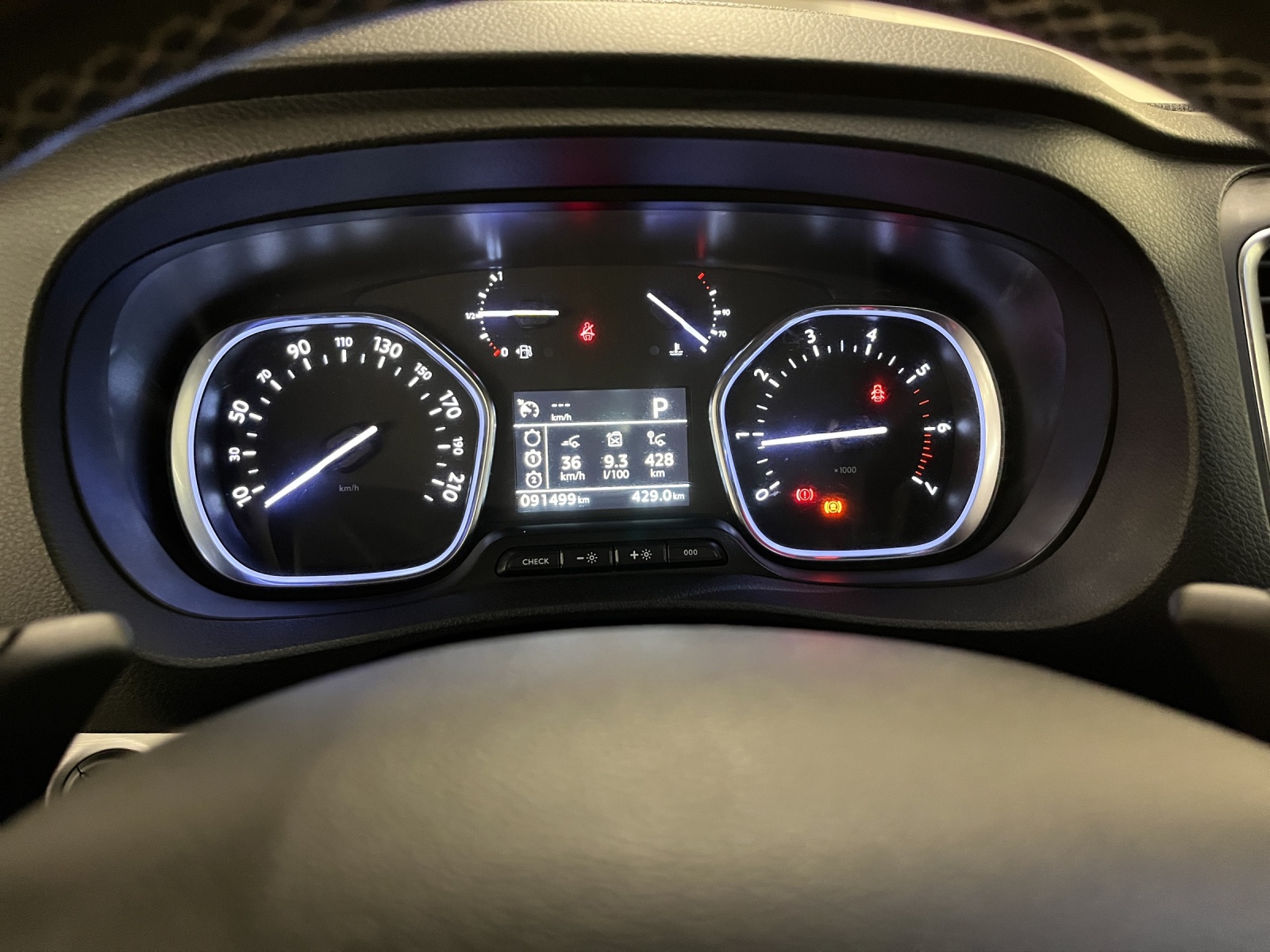 PEUGEOT Traveller Standard 2.0 BlueHDi 180 Business S/S-image-9