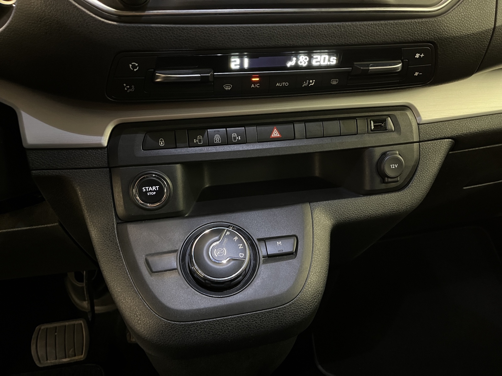 PEUGEOT Traveller Standard 2.0 BlueHDi 180 Business S/S-image-11