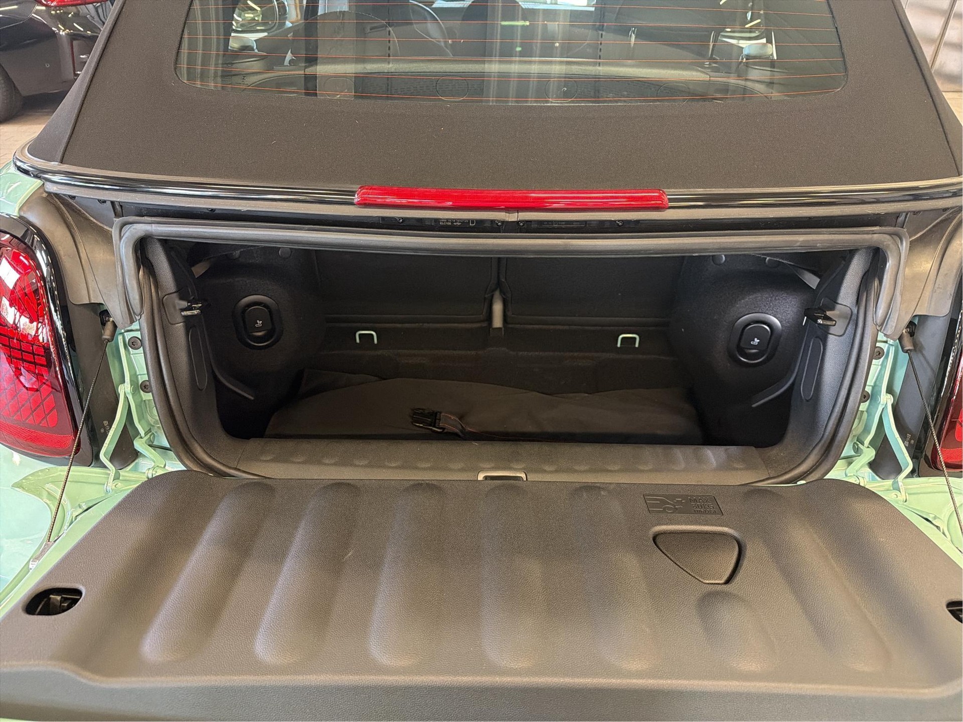 MINI John Cooper Works Cabrio-image-15