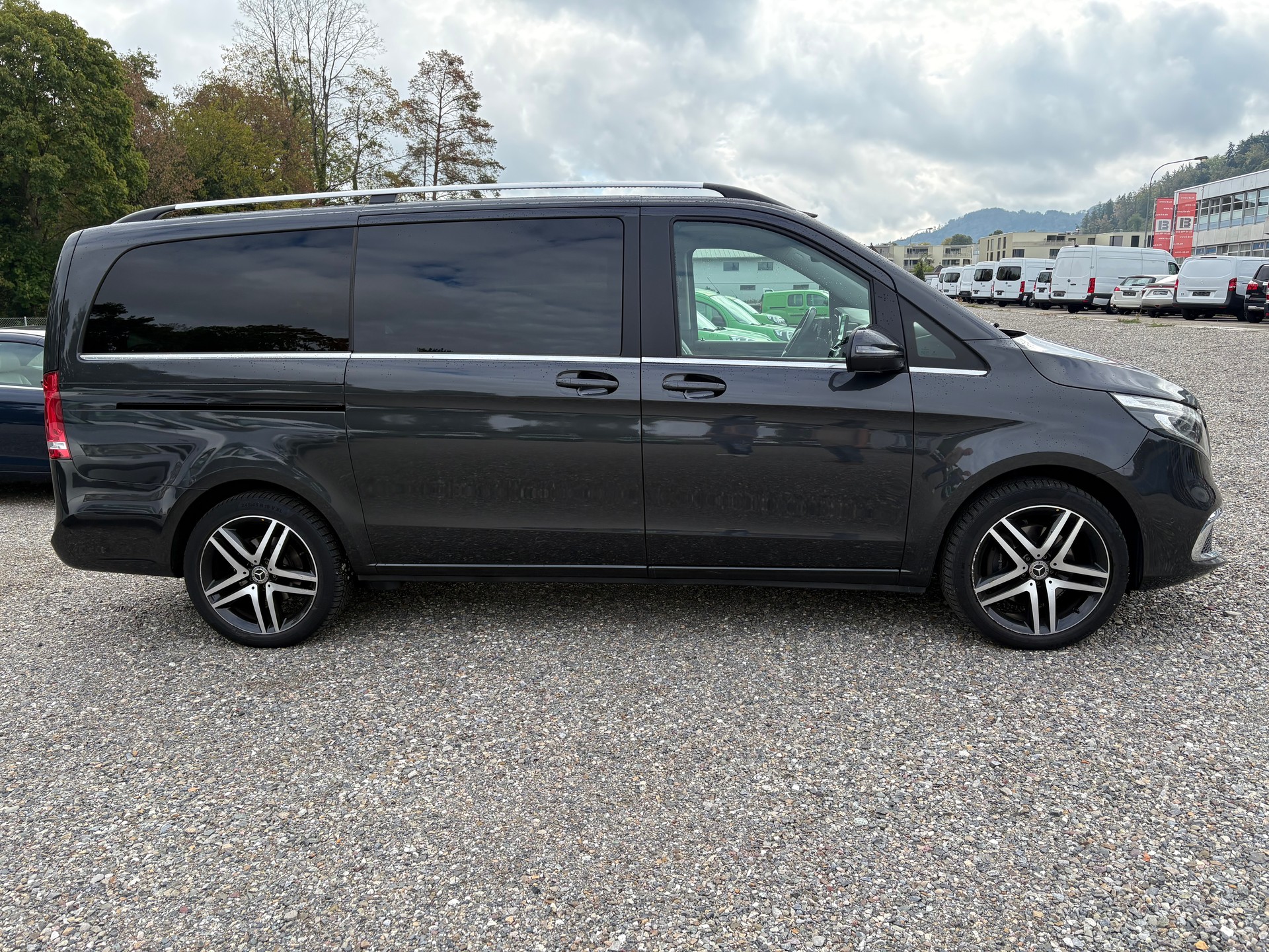 MERCEDES-BENZ V 300 d lang Avantgarde 4Matic 9G-Tronic-image-4