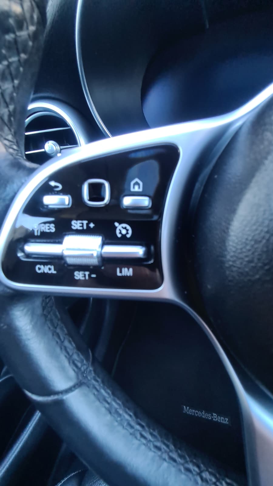 MERCEDES-BENZ GLC 300 e 4Matic 9G-Tronic ** NP 74'900.– ** Voll-Leder ** Panorama ** 360° ** Memory ** Navi **-image-10