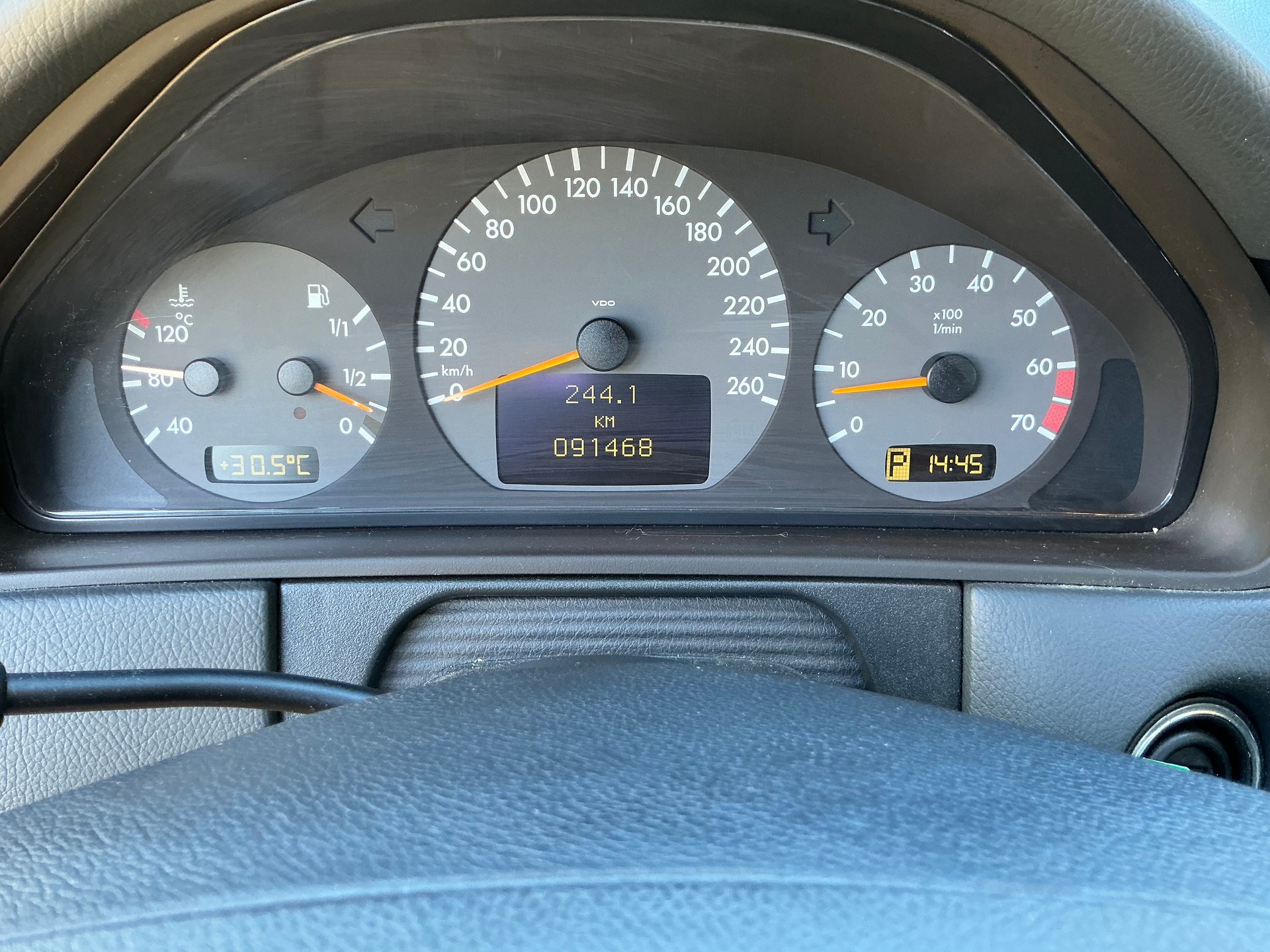 MERCEDES-BENZ E 320 V6 4Matic-image-7