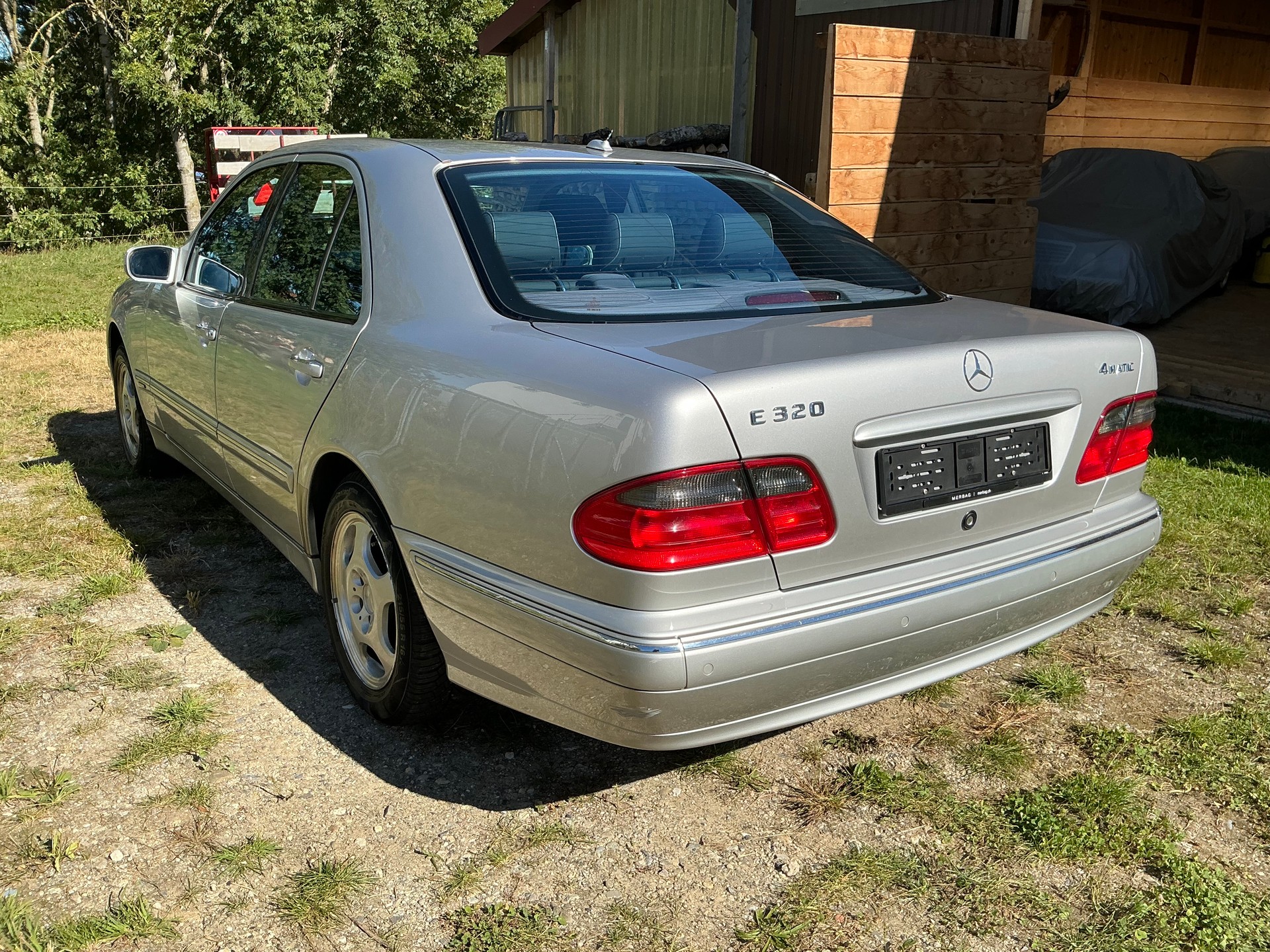 MERCEDES-BENZ E 320 V6 4Matic-image-14