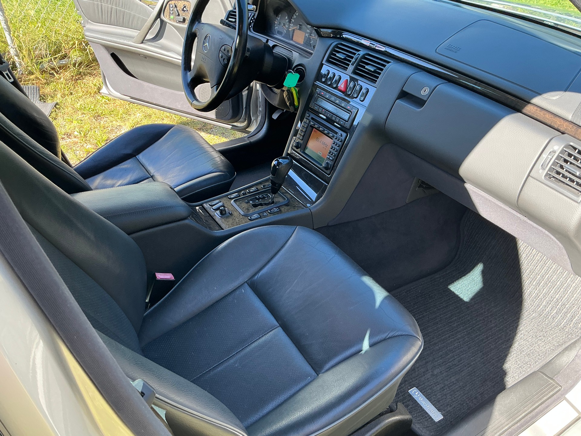 MERCEDES-BENZ E 320 V6 4Matic-image-2