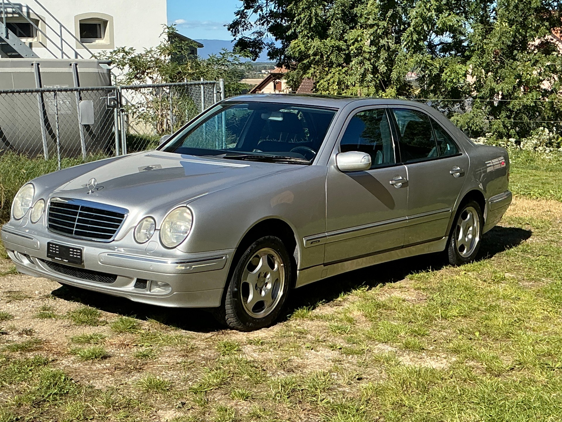 MERCEDES-BENZ E 320 V6 4Matic-image-13