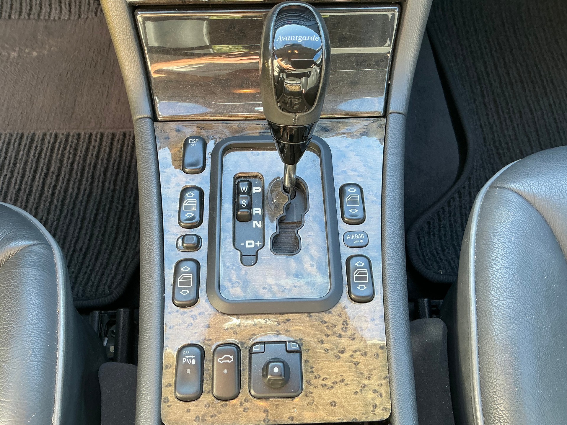 MERCEDES-BENZ E 320 V6 4Matic-image-9