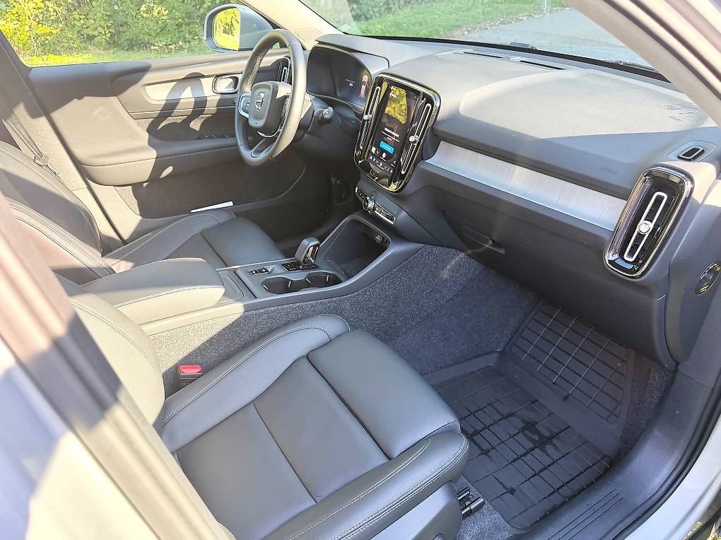 VOLVO XC40-image-2