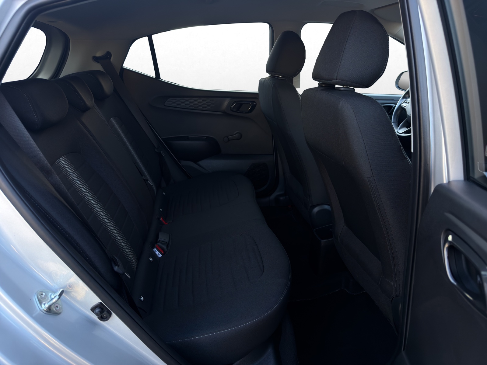 HYUNDAI i10 1.2 Amplia Automat-image-13