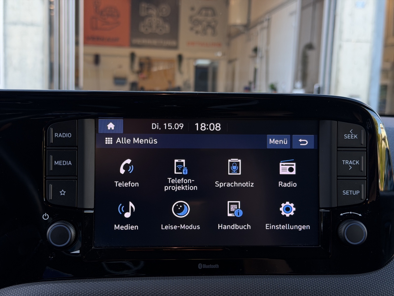HYUNDAI i10 1.2 Amplia Automat-image-24