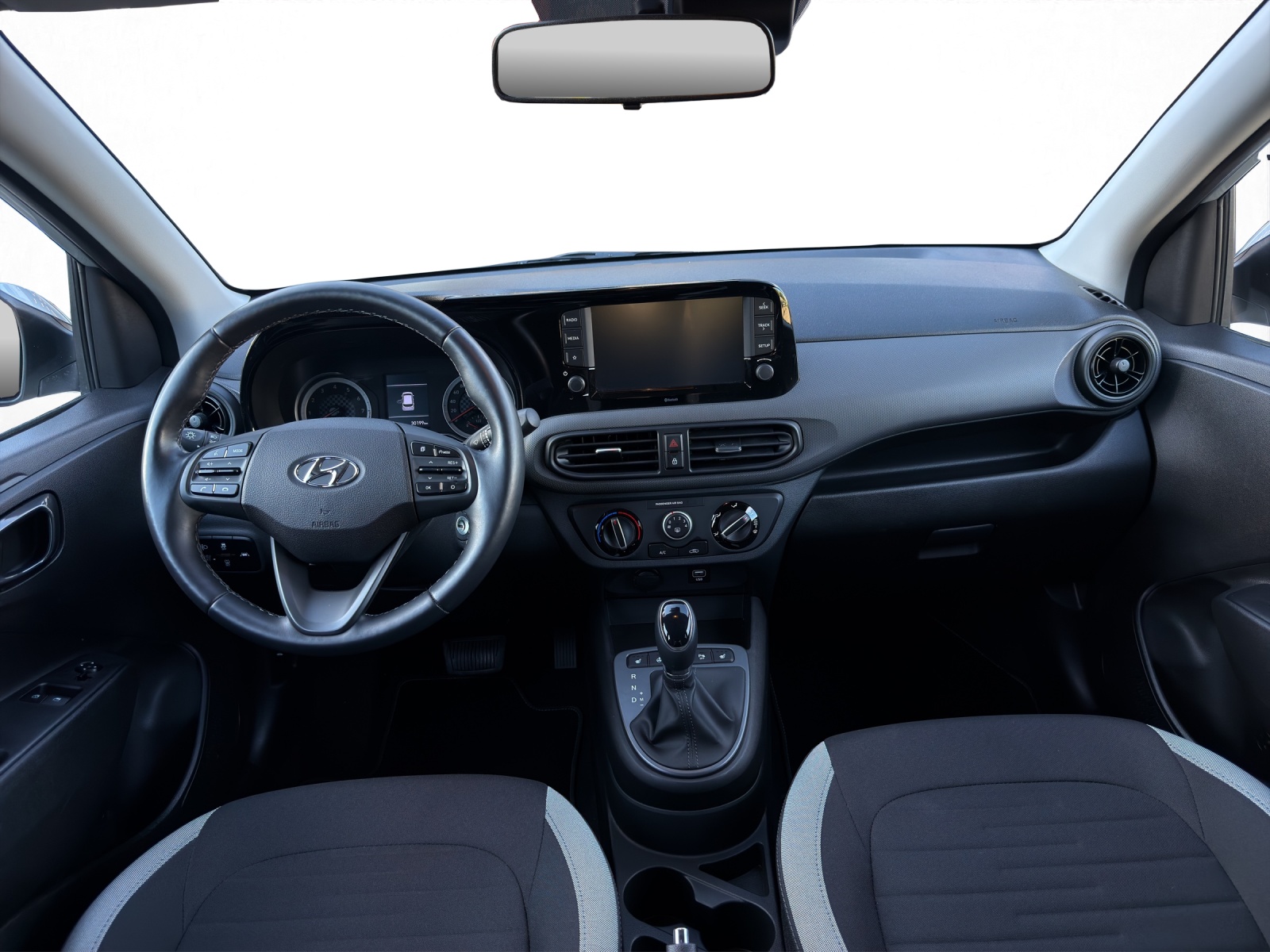 HYUNDAI i10 1.2 Amplia Automat-image-11