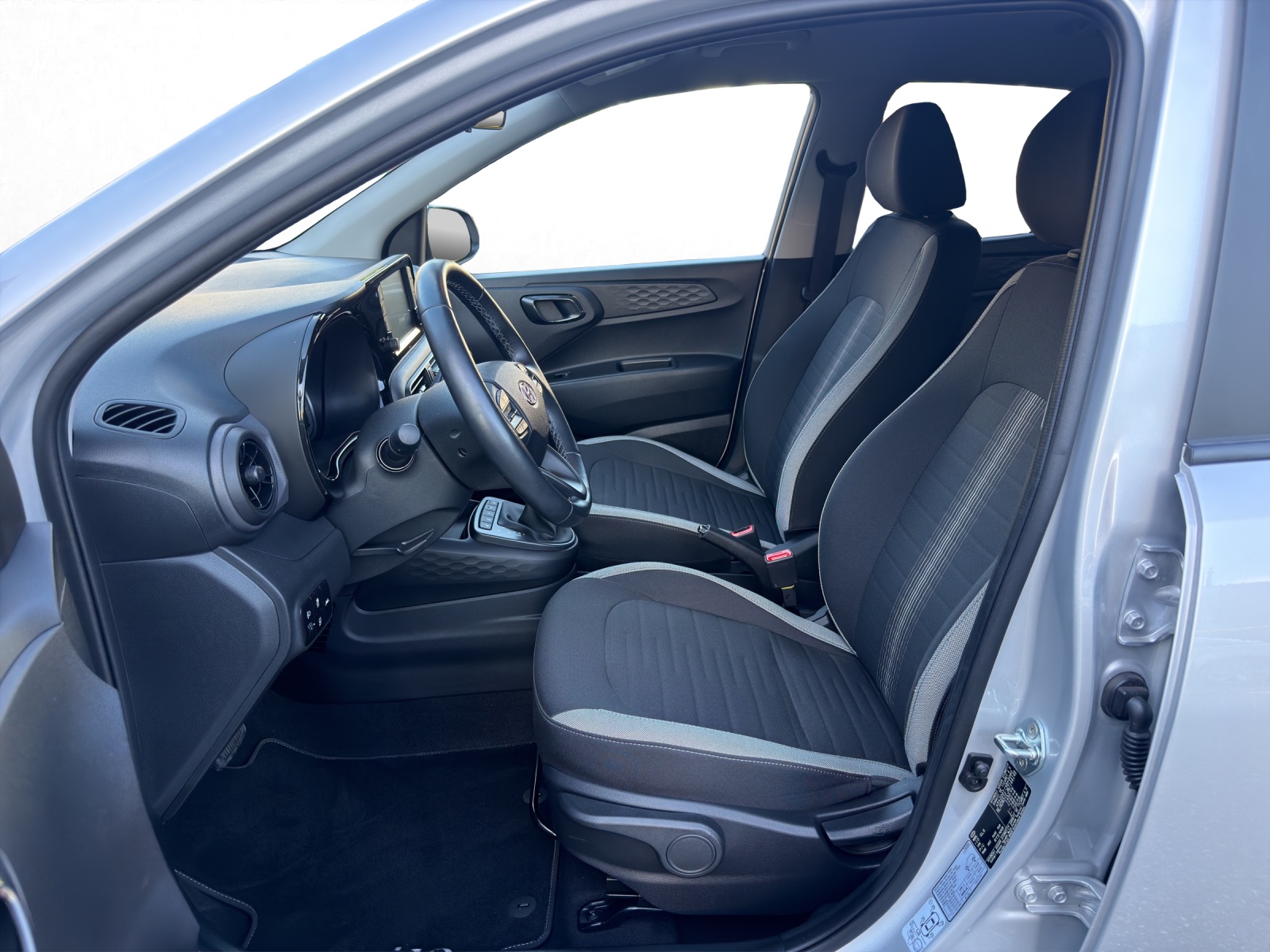 HYUNDAI i10 1.2 Amplia Automat-image-8