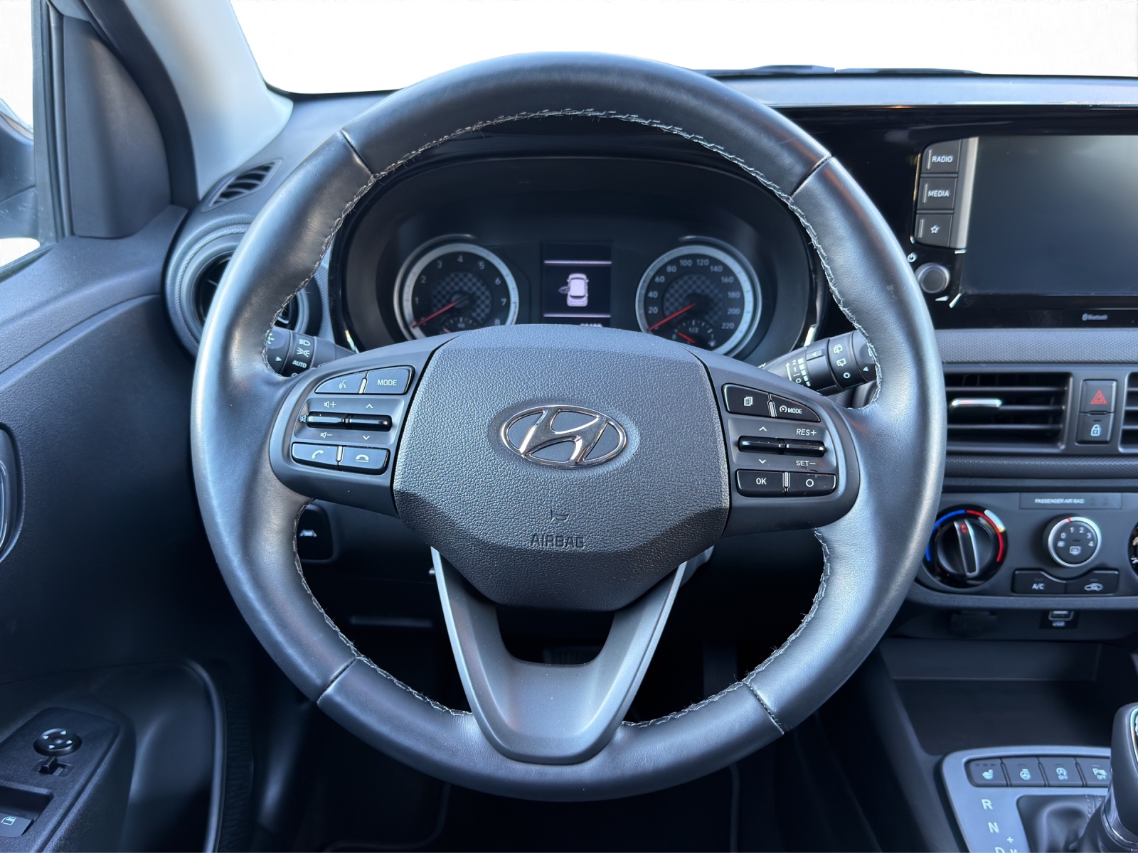 HYUNDAI i10 1.2 Amplia Automat-image-9