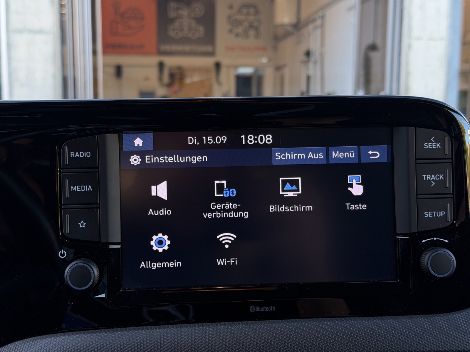 HYUNDAI i10 1.2 Amplia Automat-image-25