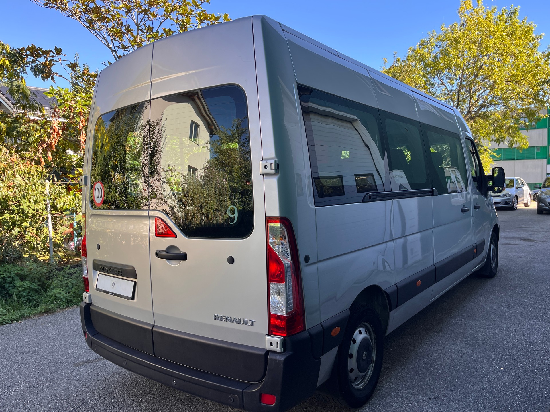 RENAULT Master T39 2.3dCi Minibus 14 L3H2-image-4