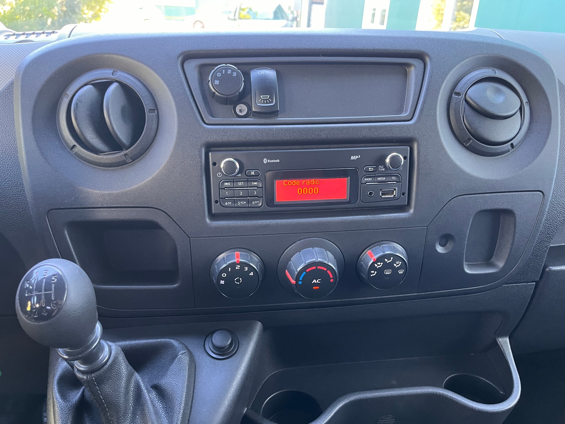 RENAULT Master T39 2.3dCi Minibus 14 L3H2-image-12