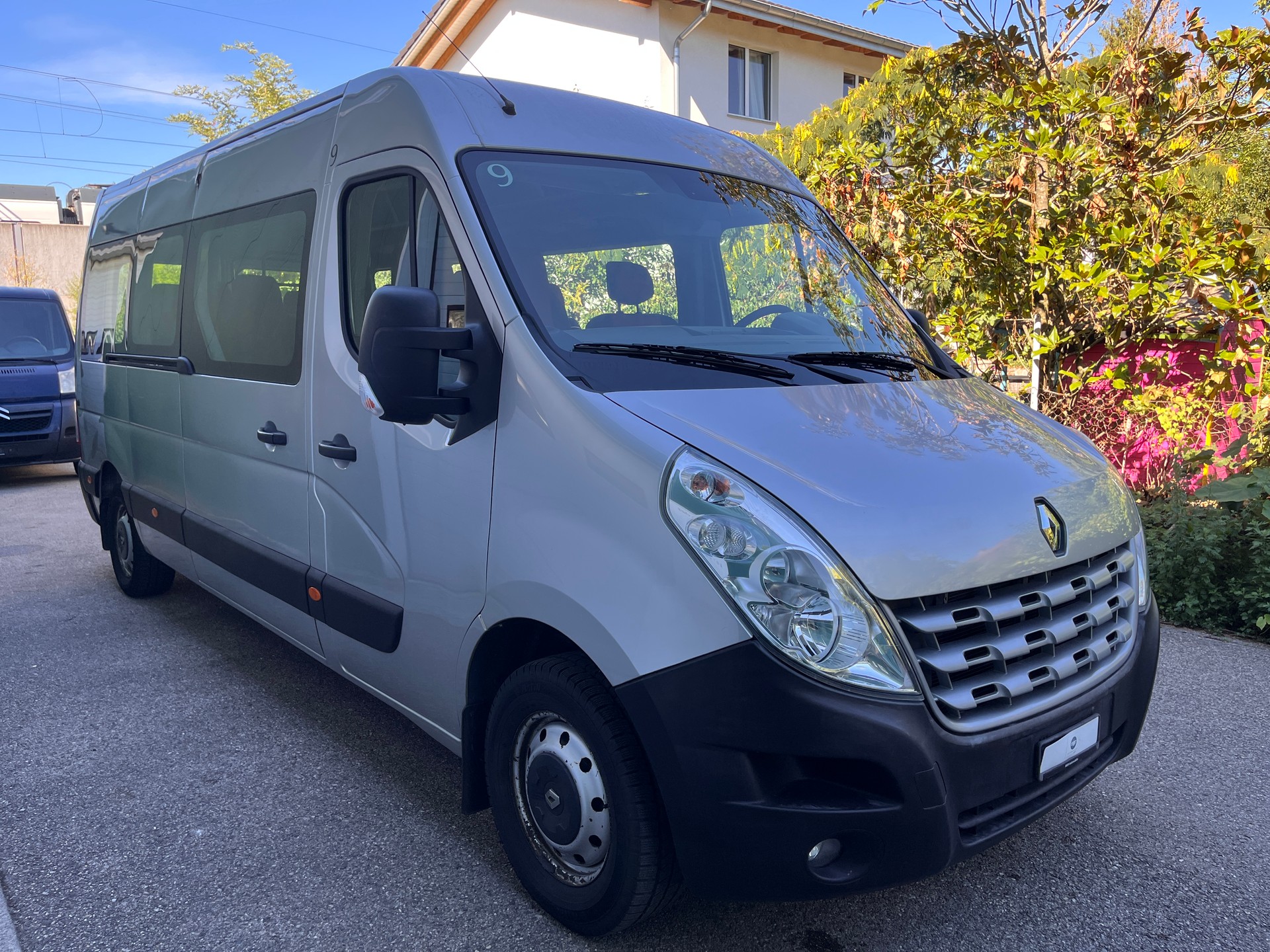 RENAULT Master T39 2.3dCi Minibus 14 L3H2-image-3