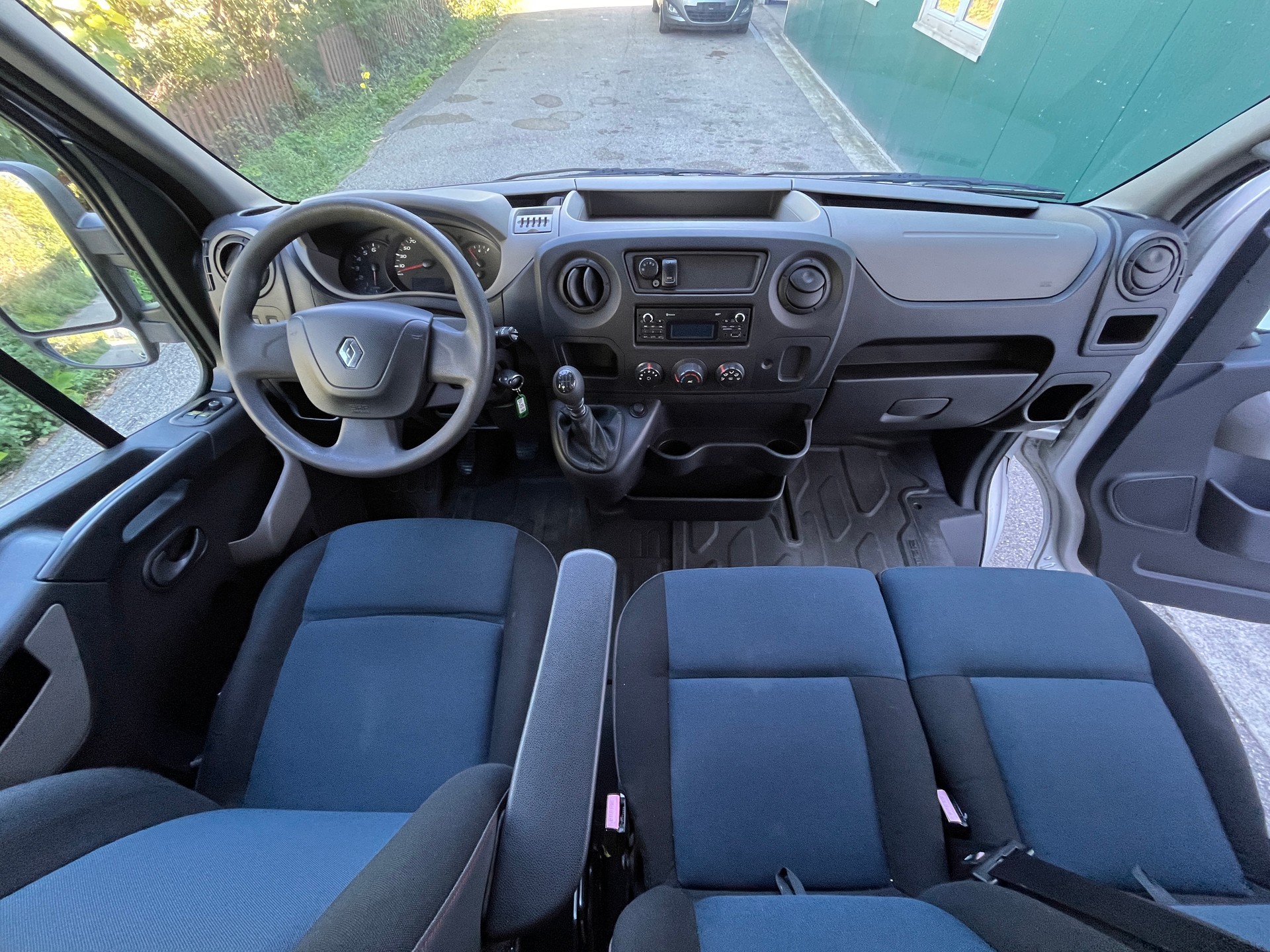 RENAULT Master T39 2.3dCi Minibus 14 L3H2-image-8