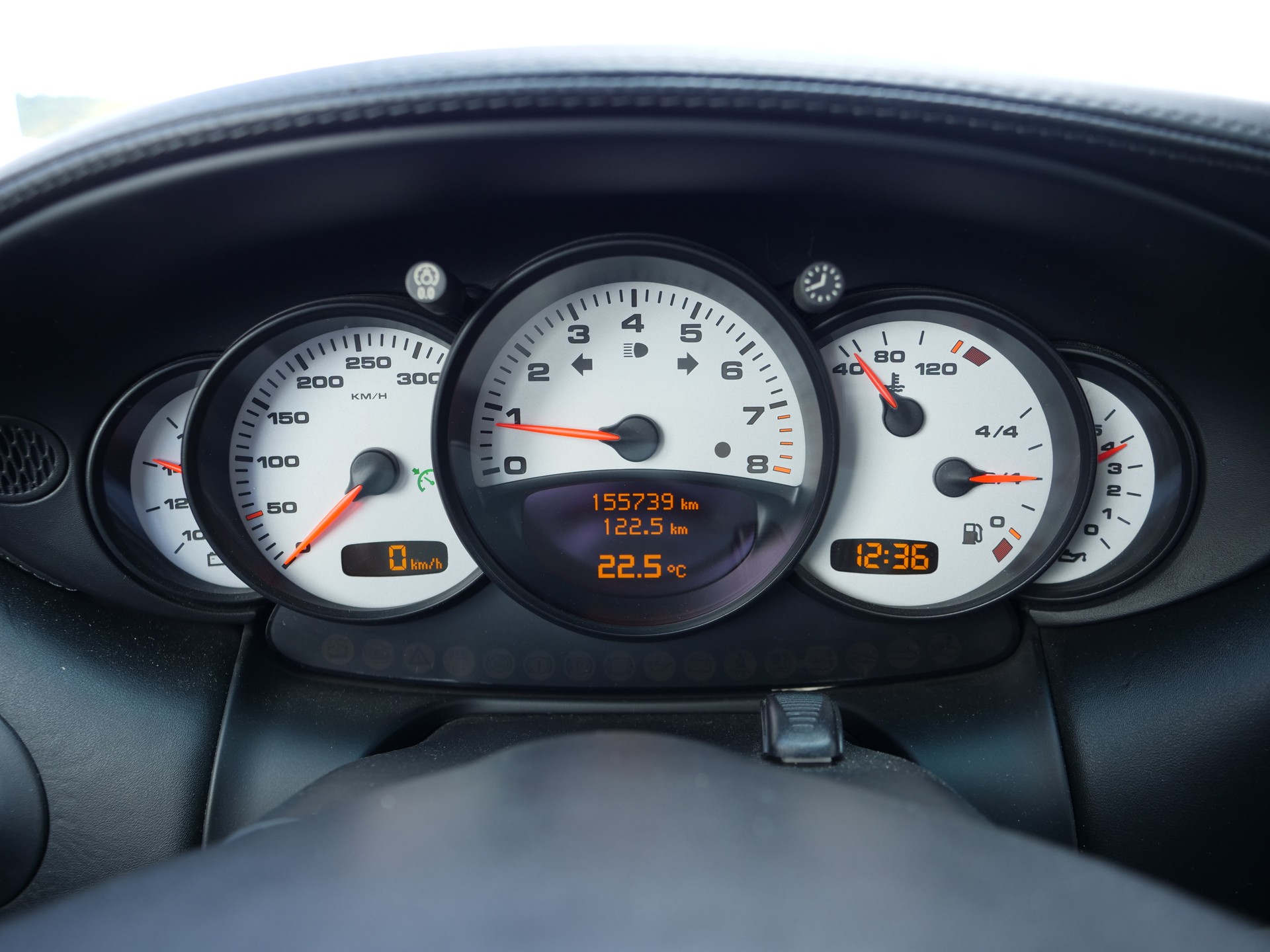 PORSCHE 911 Carrera 4 S Cabrio-image-12
