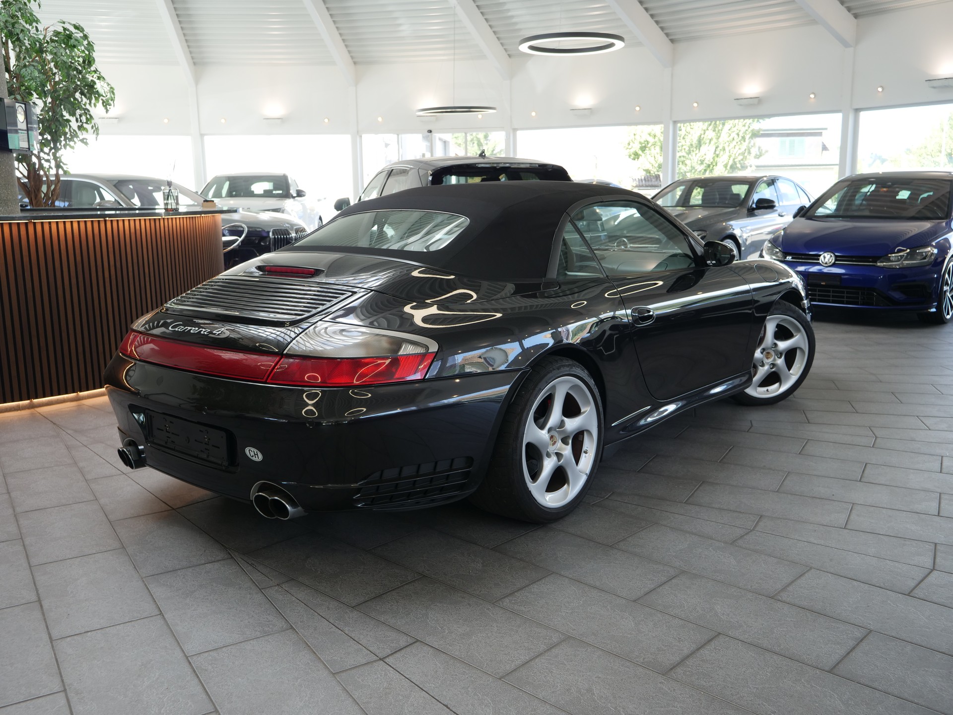 PORSCHE 911 Carrera 4 S Cabrio-image-2