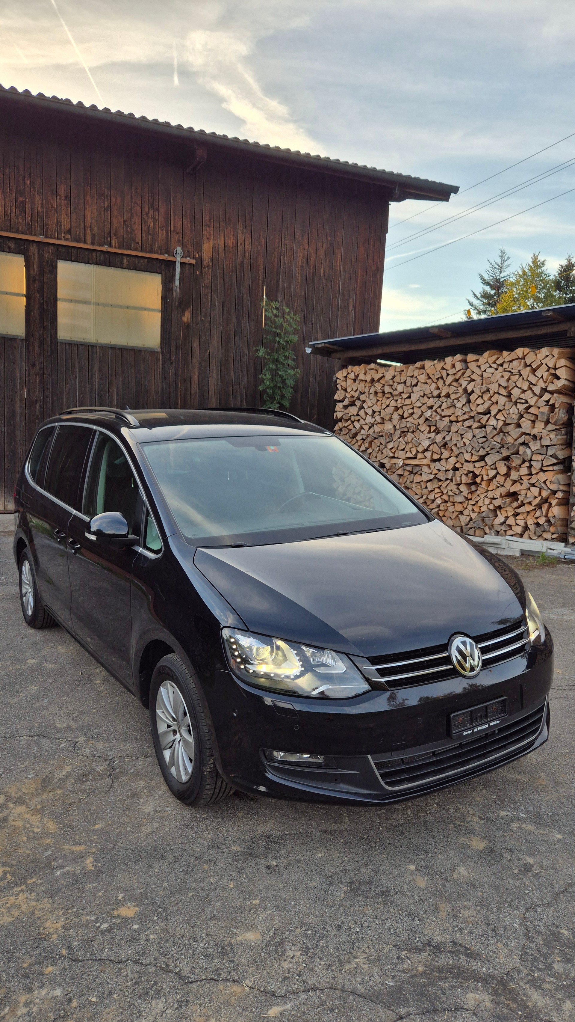 VW Sharan 2.0 TDI BMT Comfortline DSG-image-1