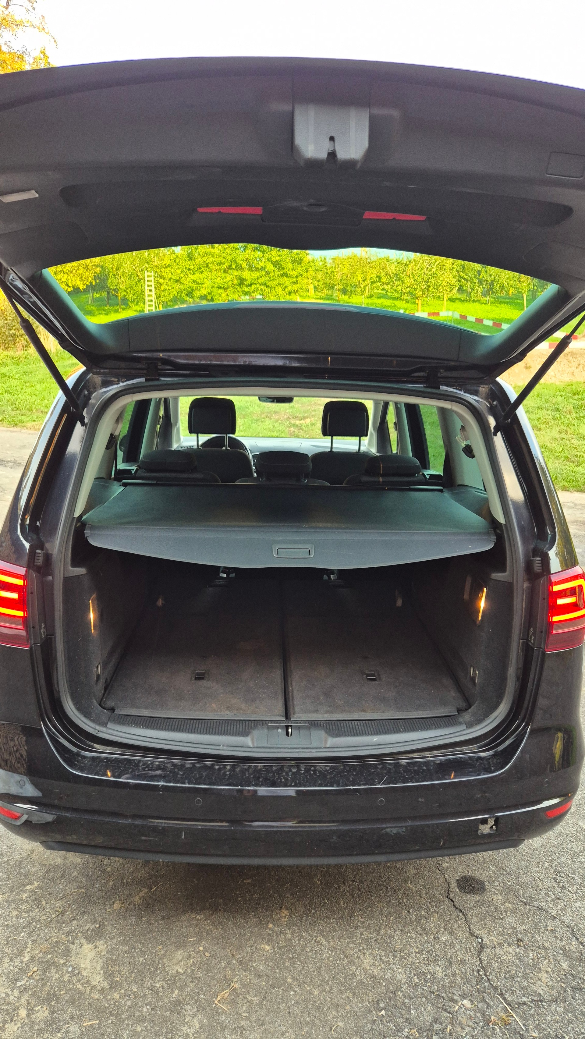 VW Sharan 2.0 TDI BMT Comfortline DSG-image-11