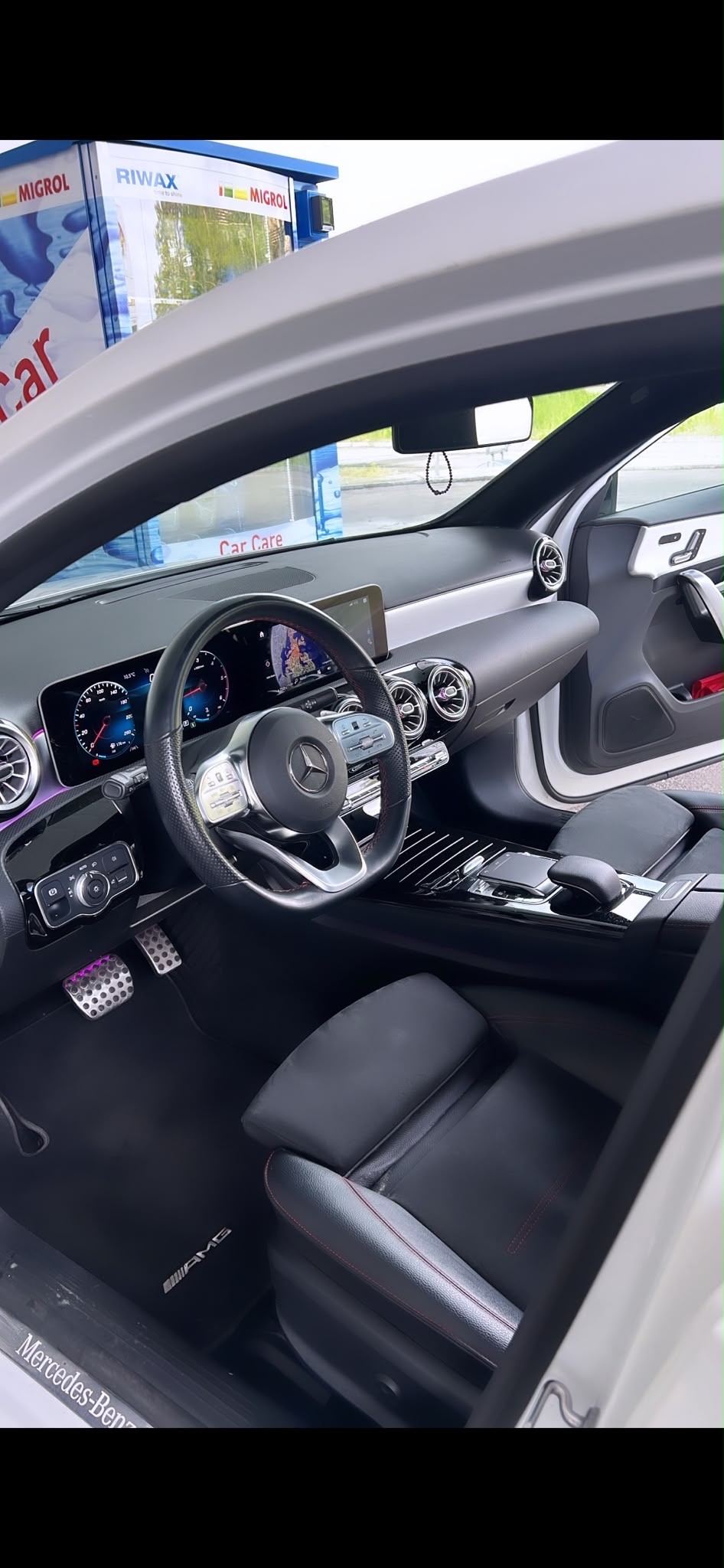 MERCEDES-BENZ A 200 d AMG Line 8G-DCT-image-8