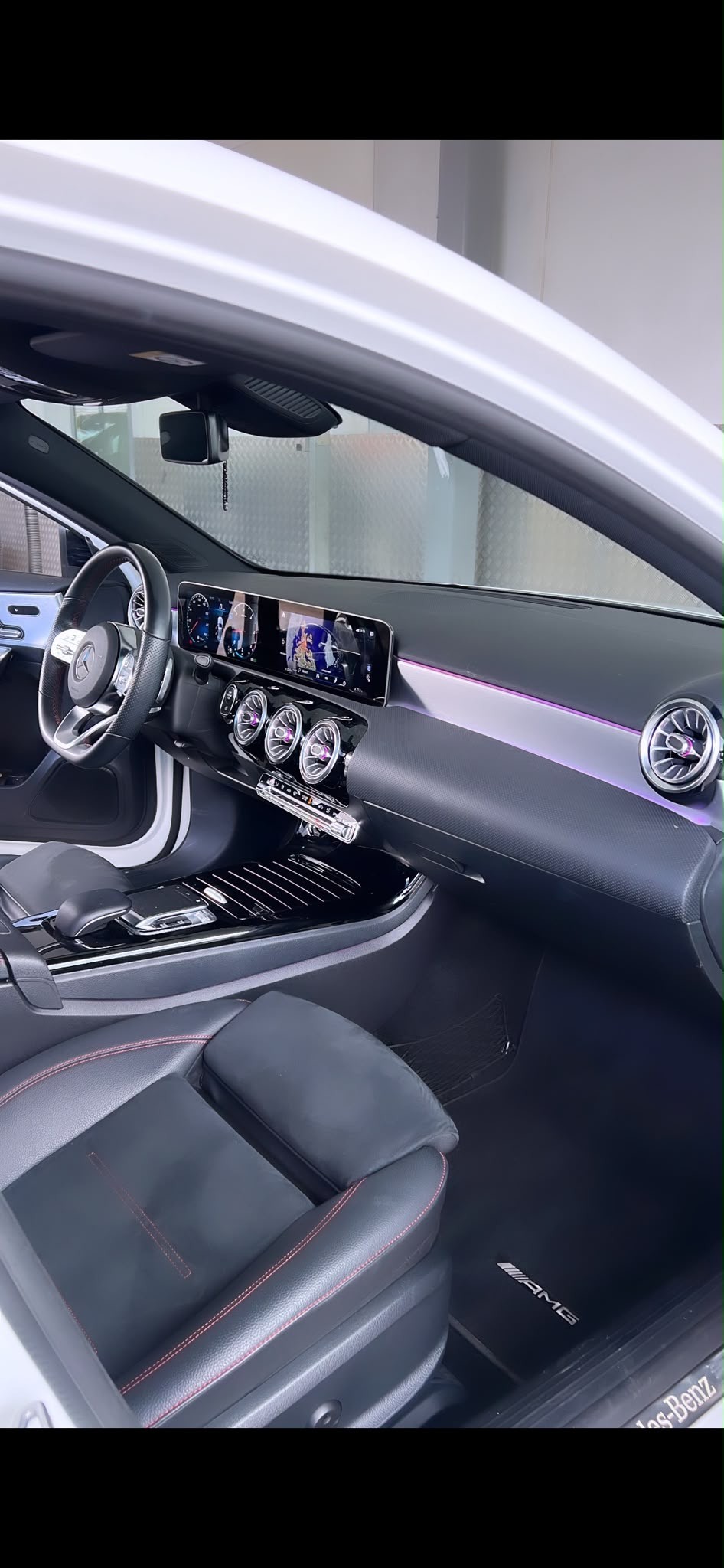 MERCEDES-BENZ A 200 d AMG Line 8G-DCT-image-9
