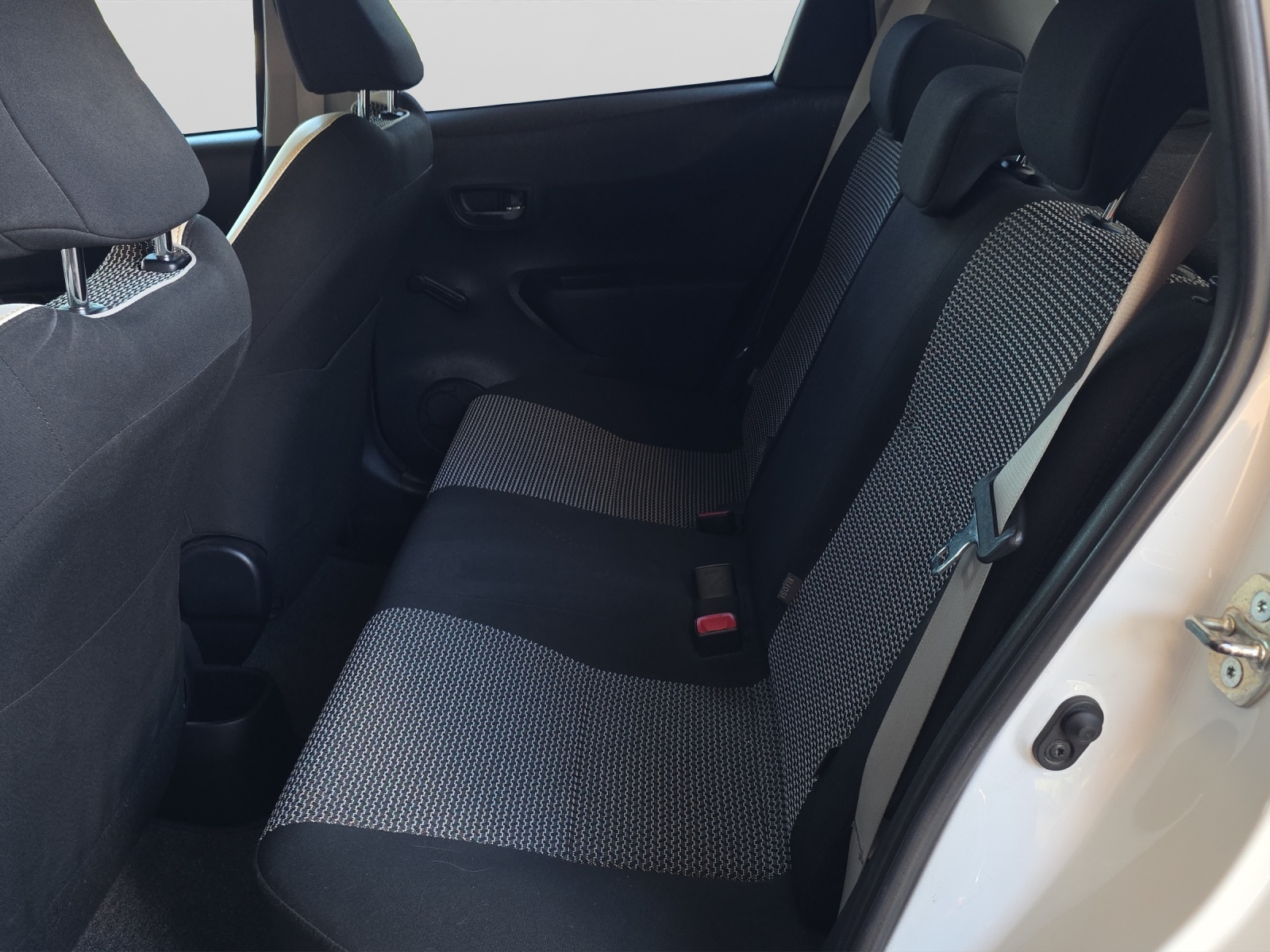 TOYOTA Yaris 1.33 VVT-i Trend-image-12
