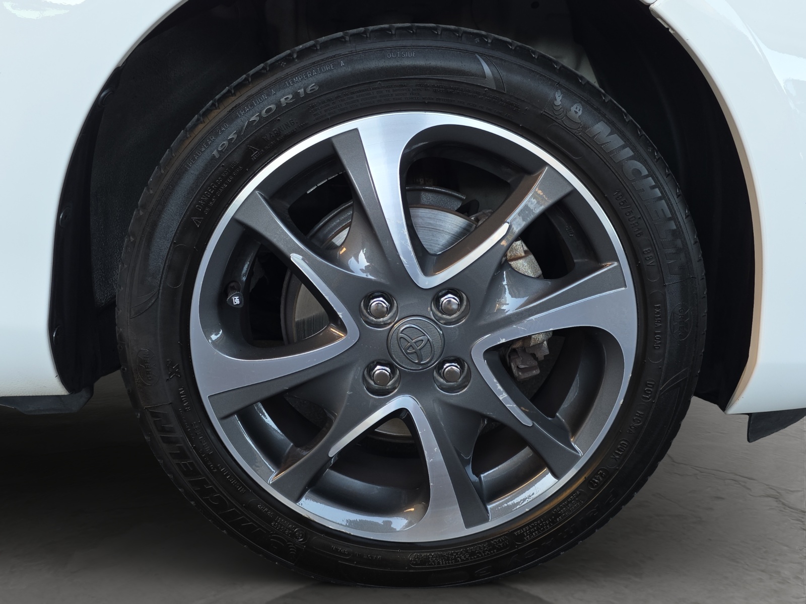 TOYOTA Yaris 1.33 VVT-i Trend-image-14