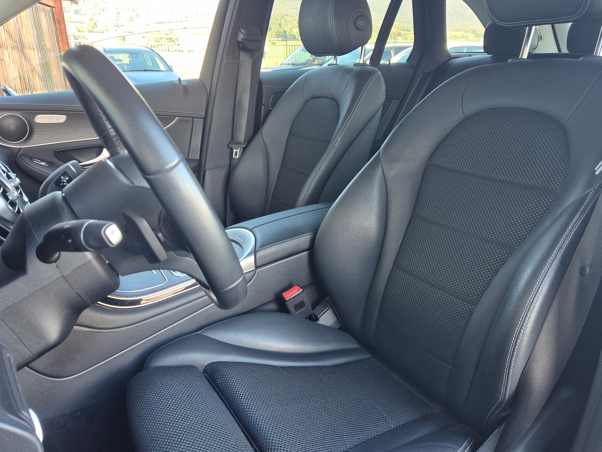 MERCEDES-BENZ GLC 300 e 4Matic 9G-Tronic-image-13