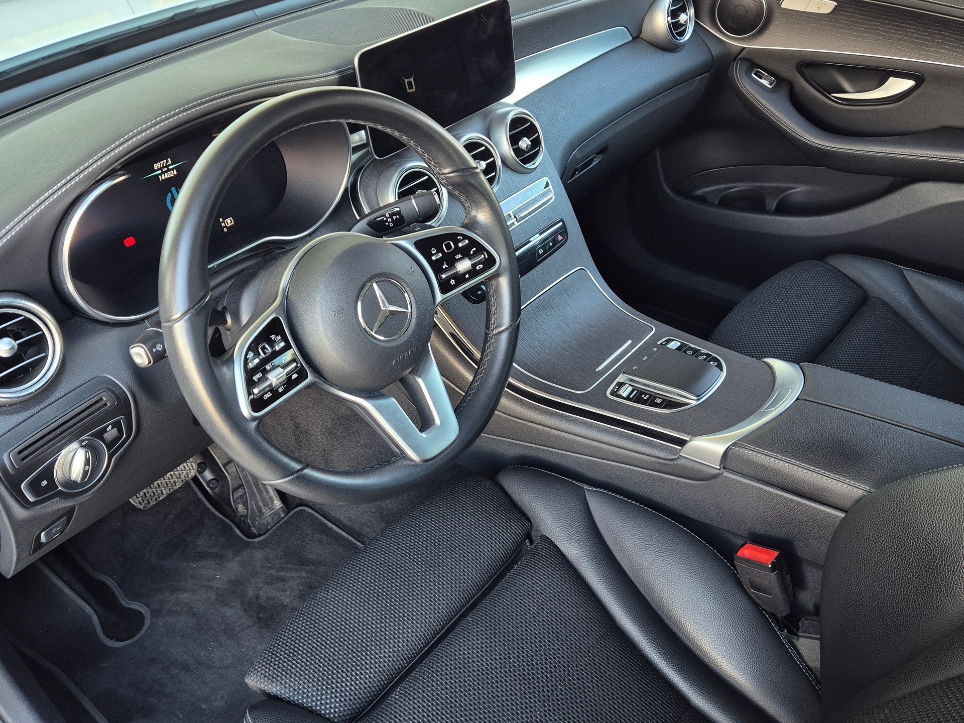 MERCEDES-BENZ GLC 300 e 4Matic 9G-Tronic-image-12