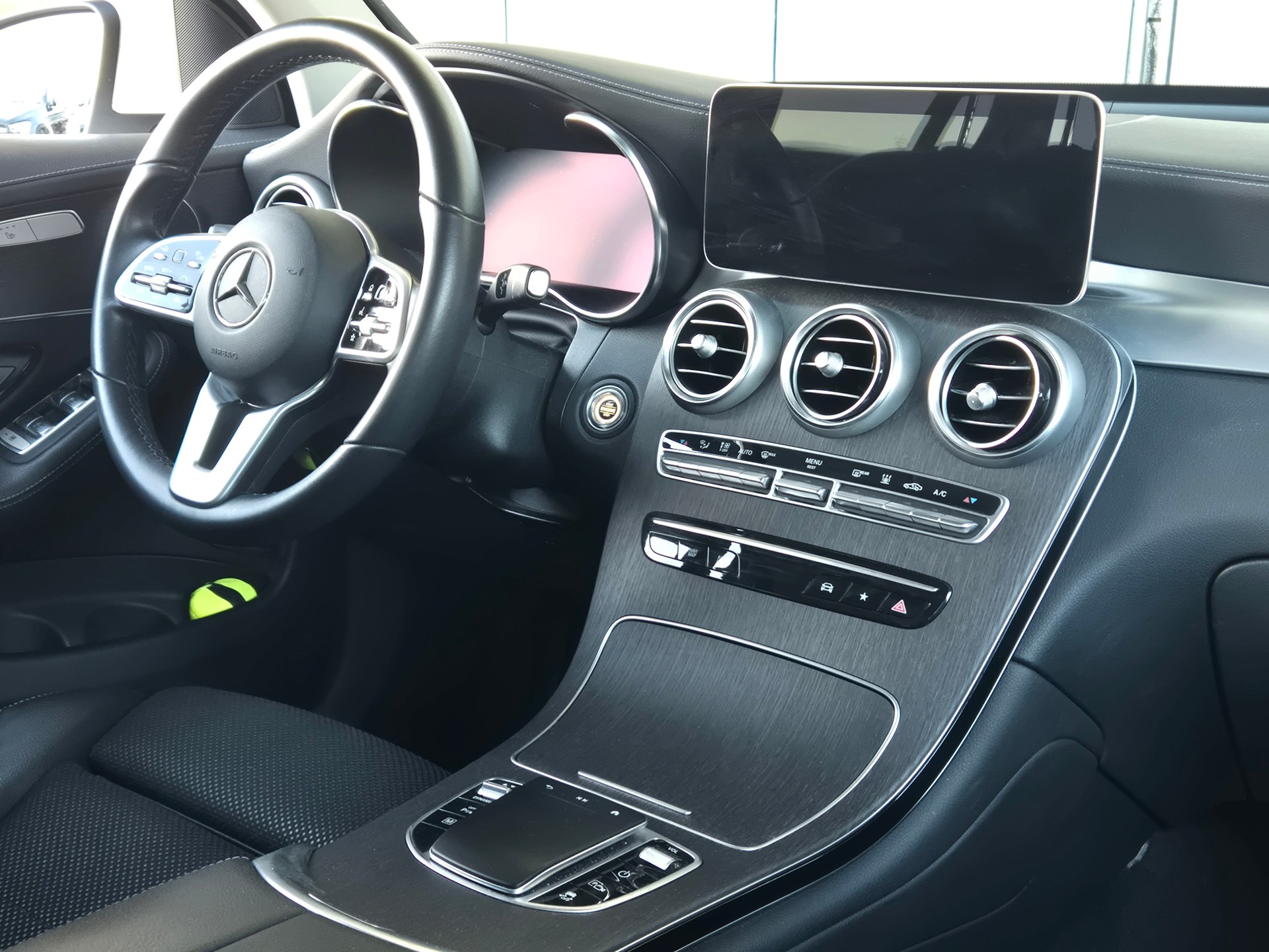MERCEDES-BENZ GLC 300 e 4Matic 9G-Tronic-image-11