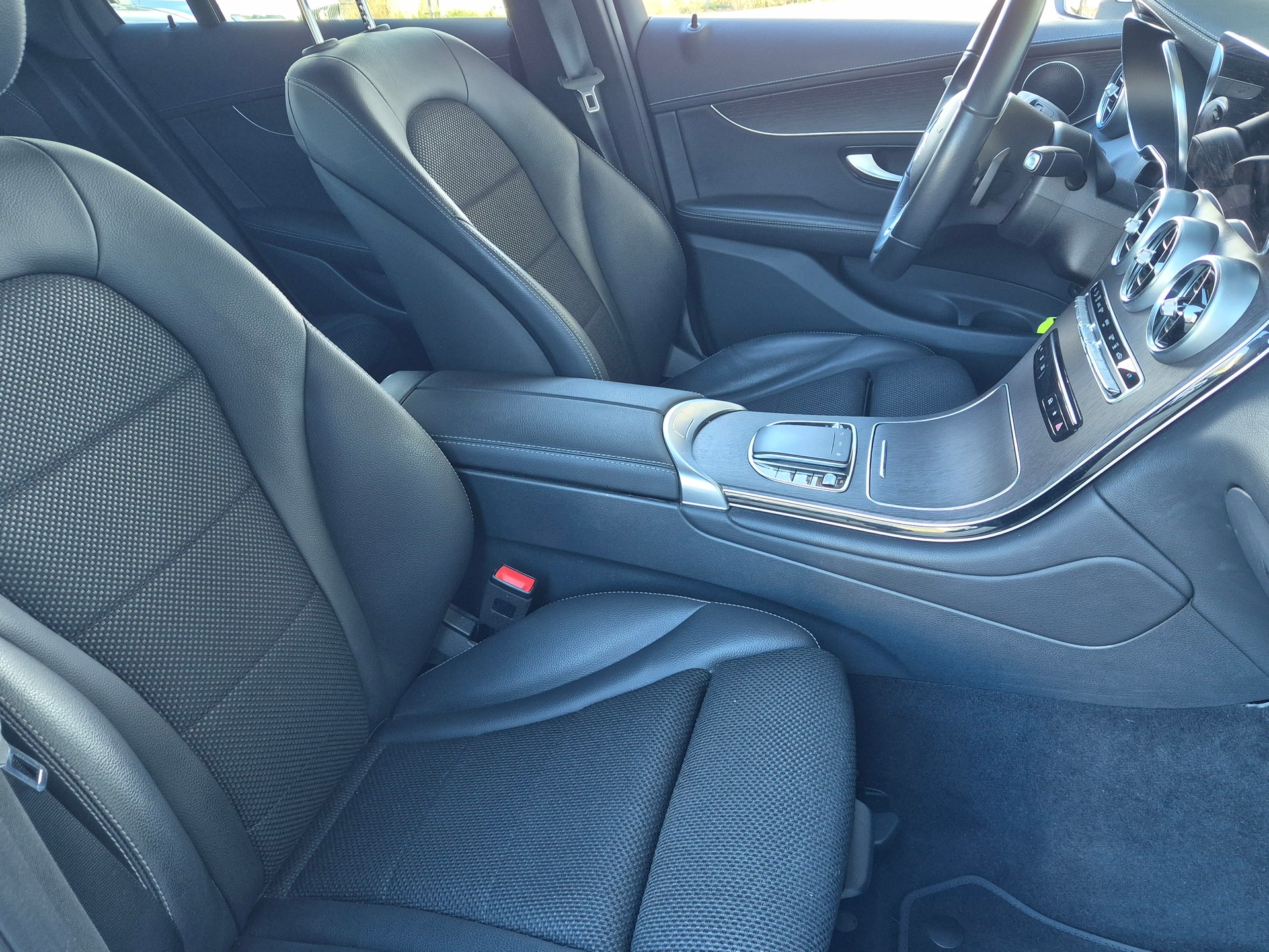 MERCEDES-BENZ GLC 300 e 4Matic 9G-Tronic-image-14