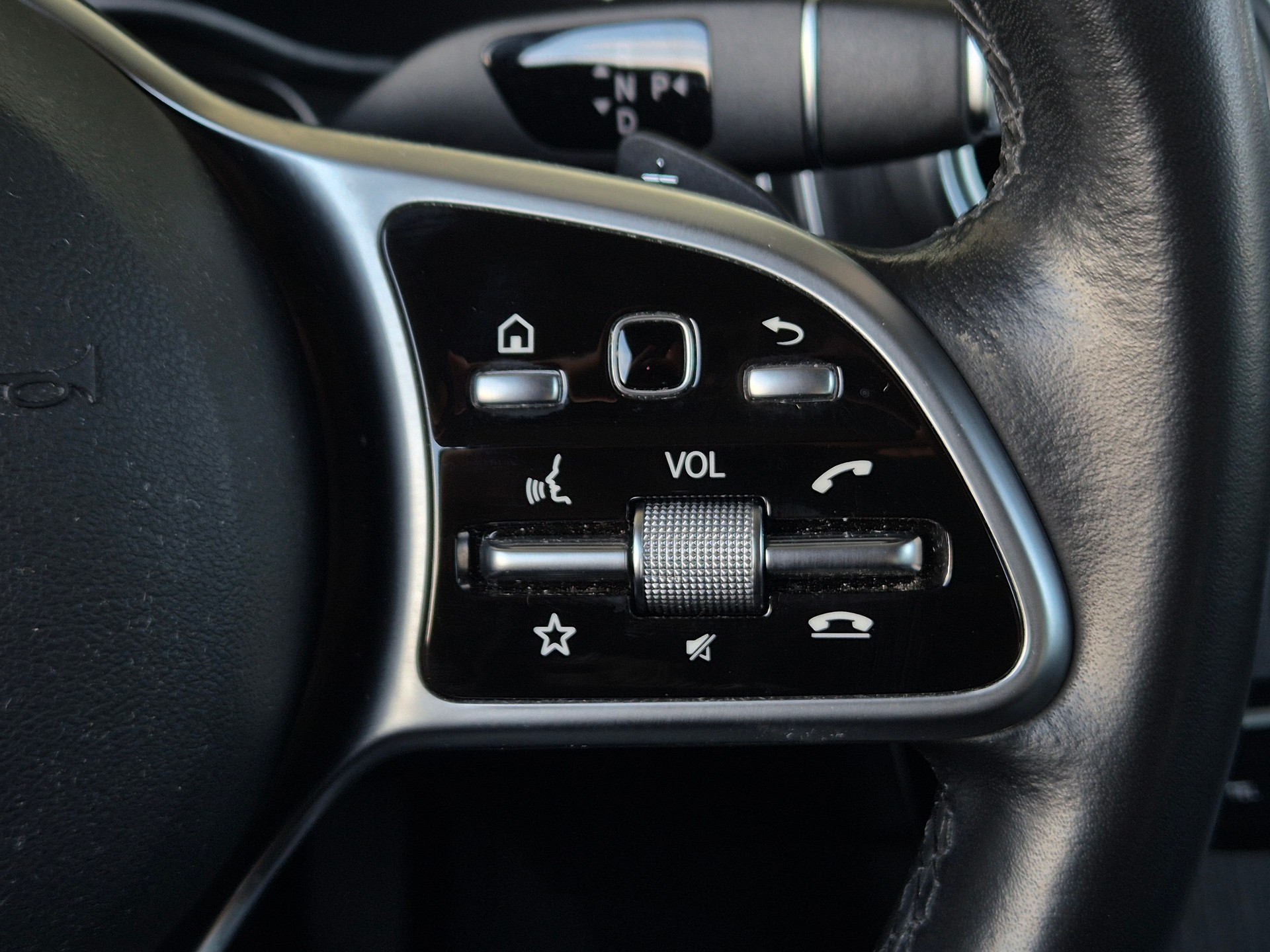 MERCEDES-BENZ GLC 300 e 4Matic 9G-Tronic-image-26