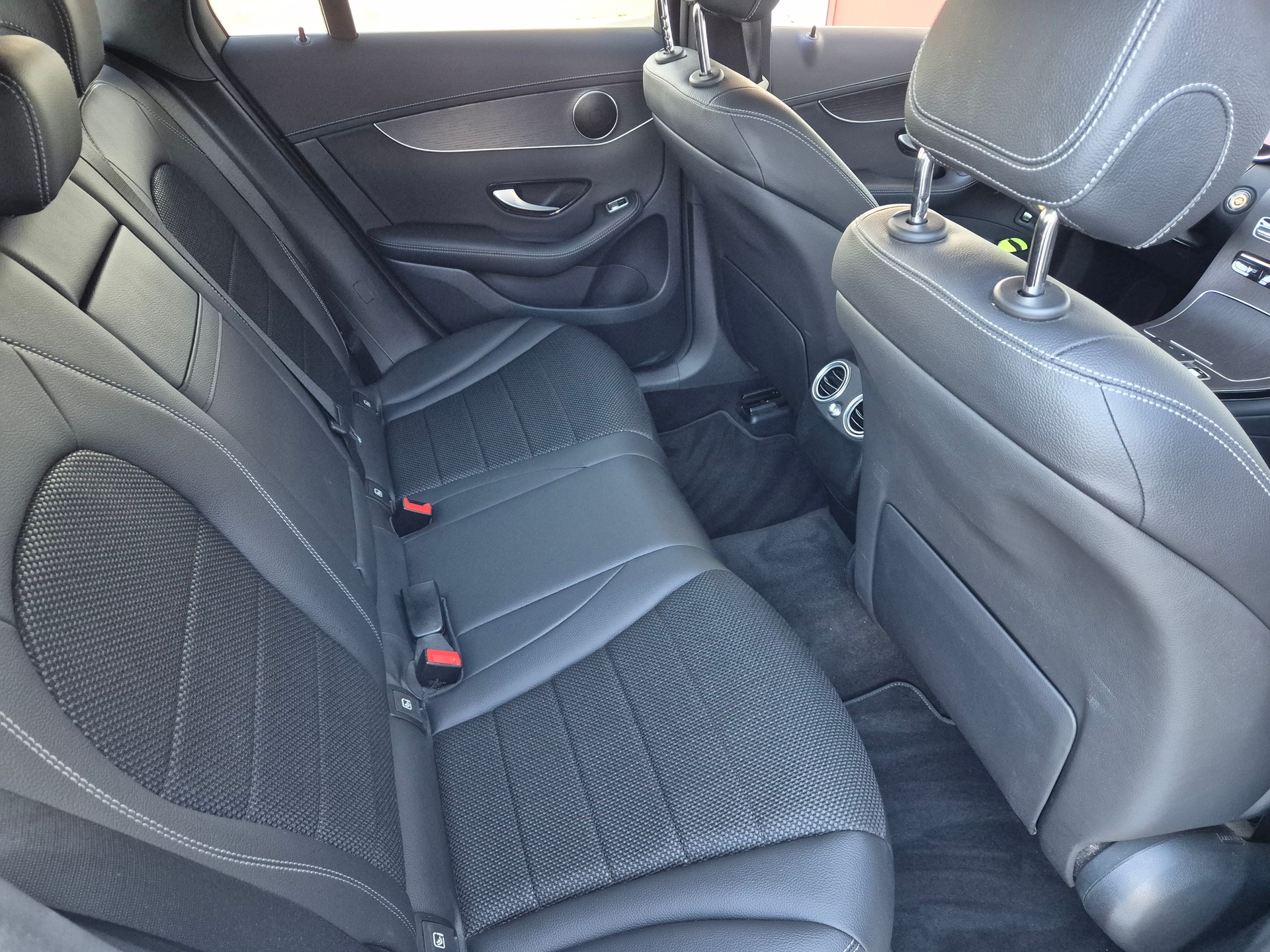 MERCEDES-BENZ GLC 300 e 4Matic 9G-Tronic-image-16