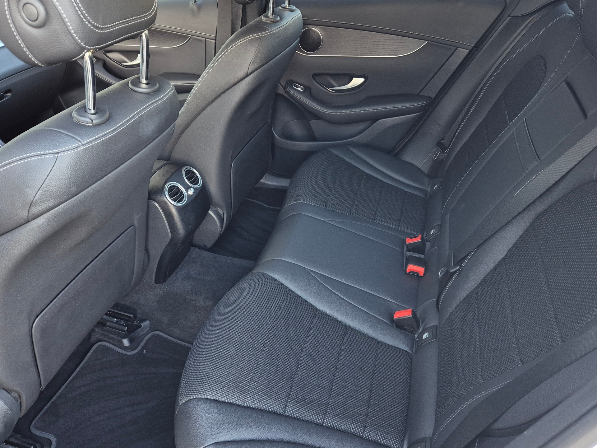 MERCEDES-BENZ GLC 300 e 4Matic 9G-Tronic-image-15