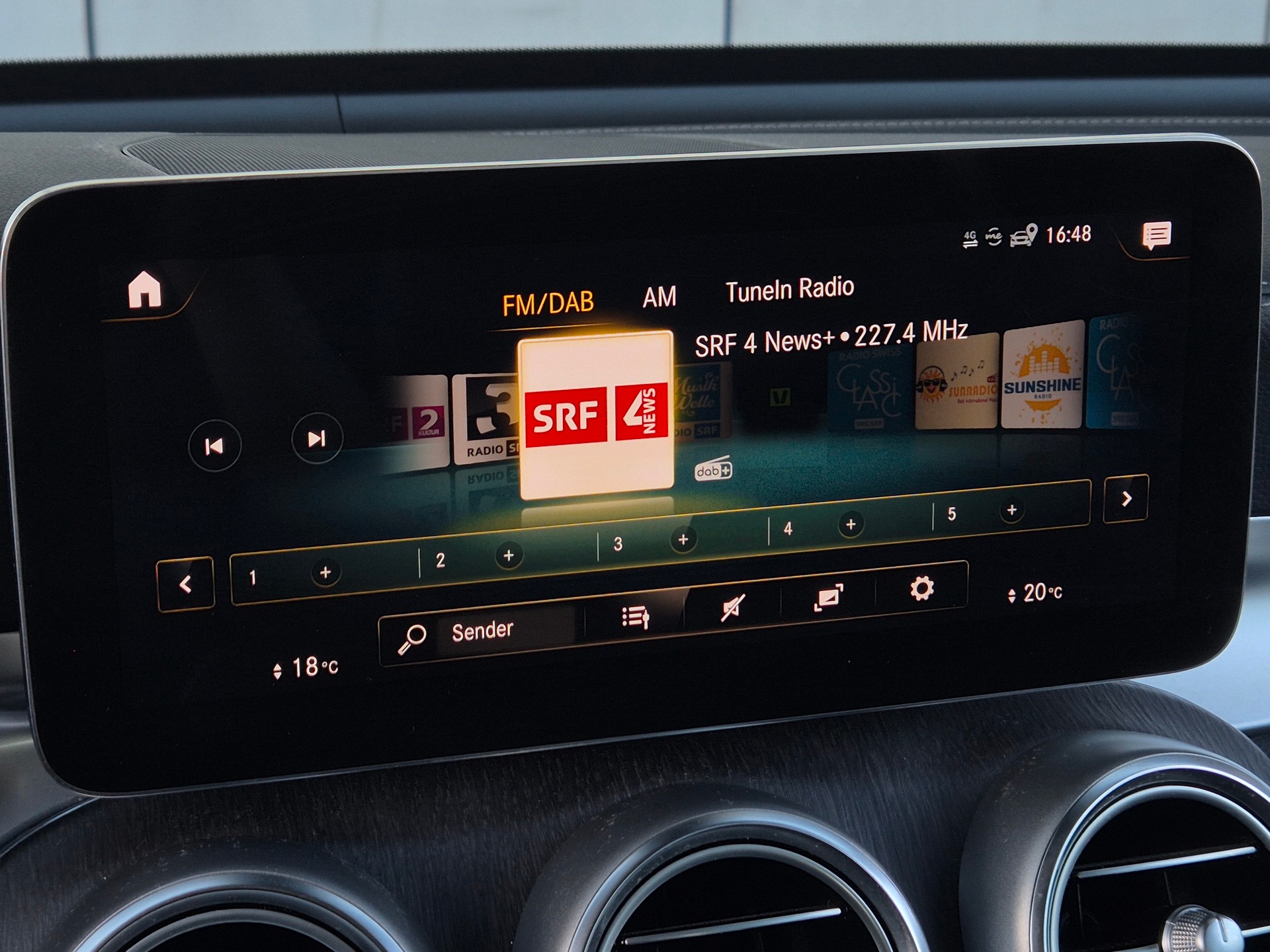 MERCEDES-BENZ GLC 300 e 4Matic 9G-Tronic-image-21